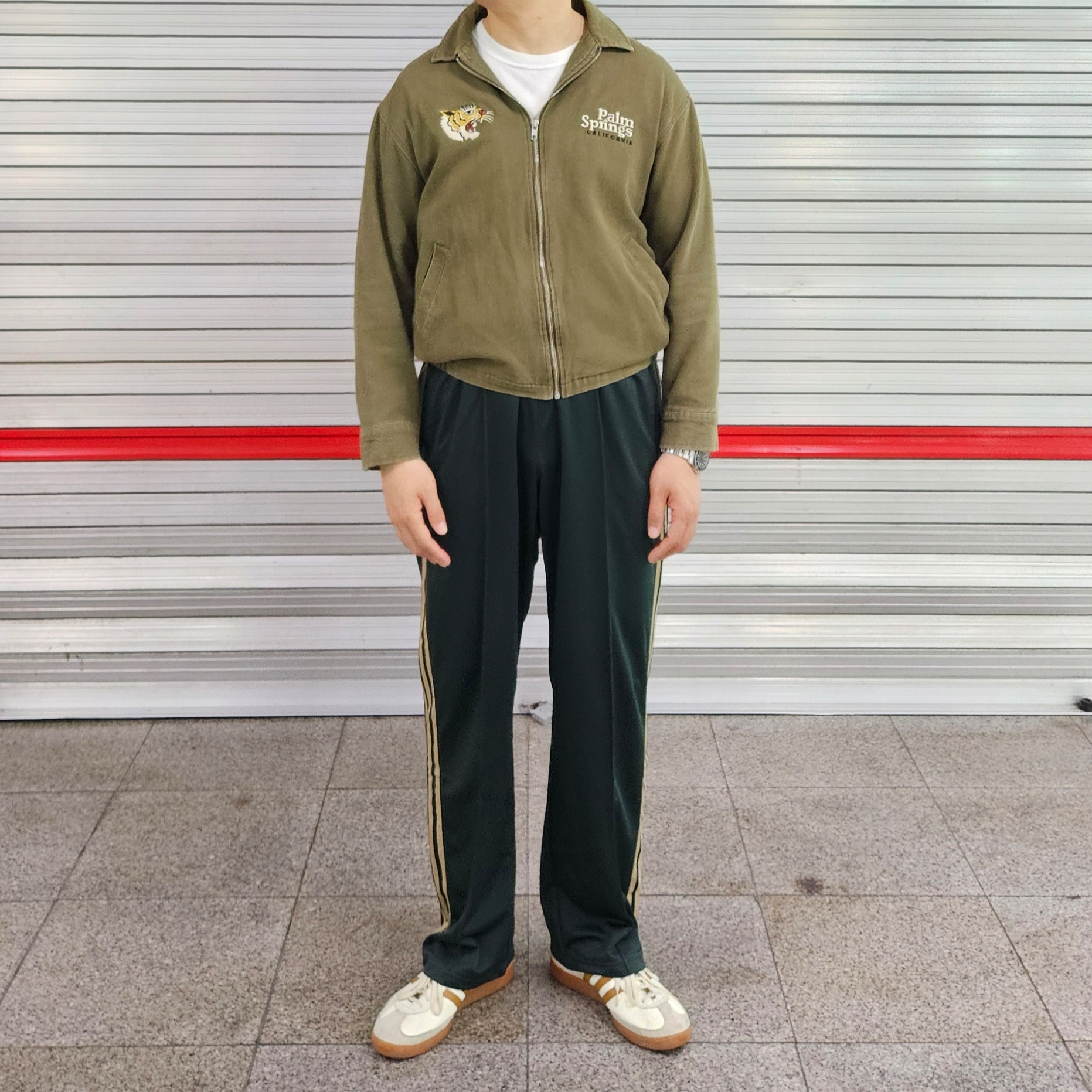 Adidas City Series Triest Cream White, Drake's Wool Cable Knit Cap Navy 착용 스타일 - 5