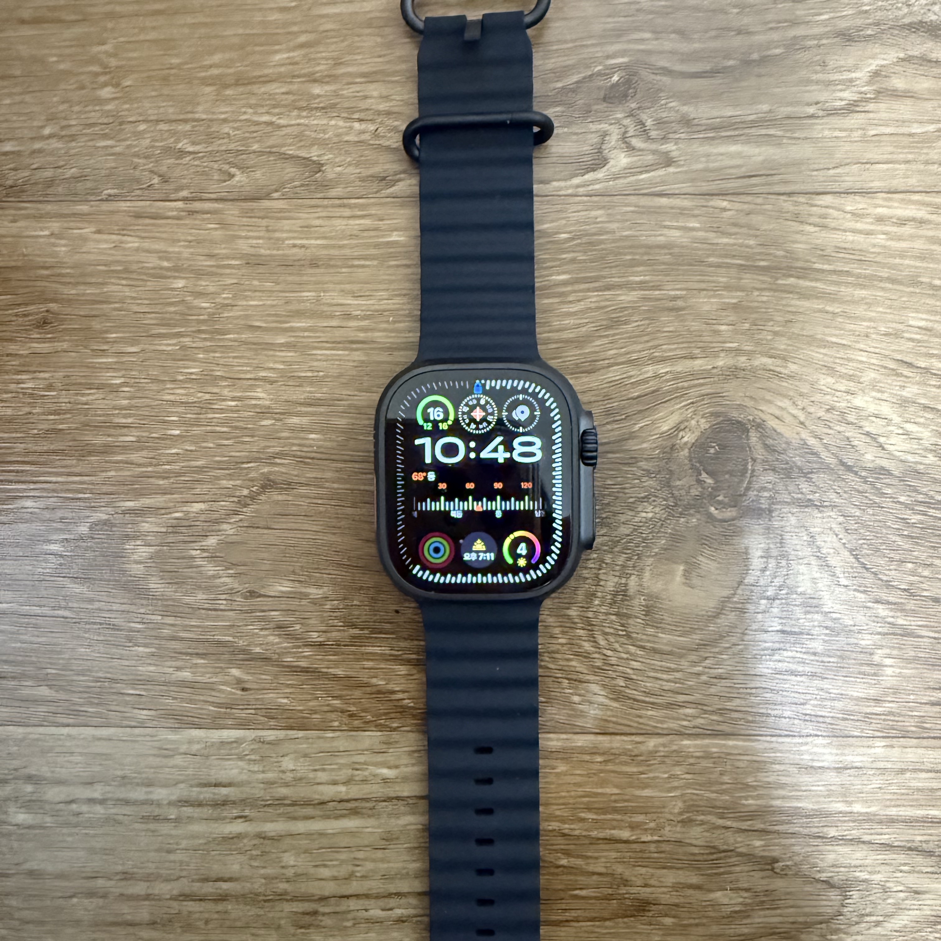 Apple Watch Ultra 2 49mm Black Titanium Case with Ocean Band Black (Korean Ver.) 착용 스타일 - 5