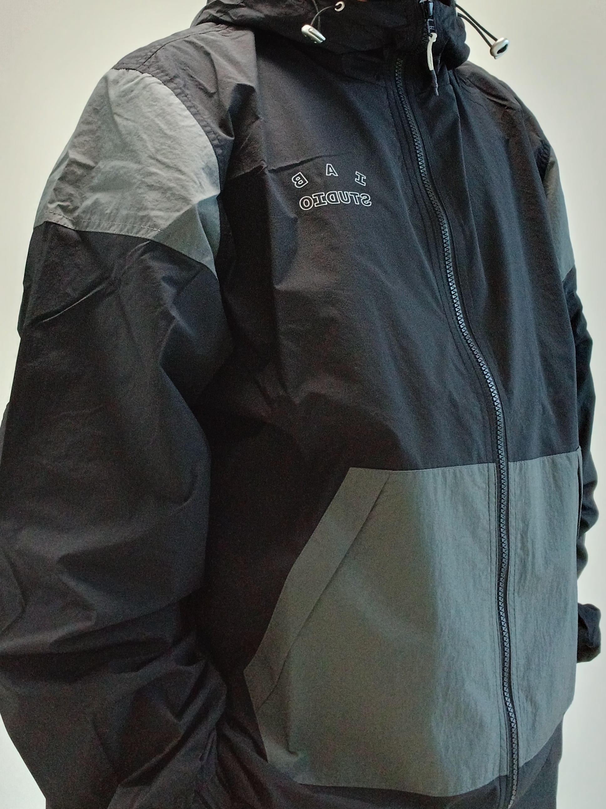 Arc'teryx Small Bird Cap Black, IAB Studio Wind Jacket Pack Black Silver 착용 스타일 - 2