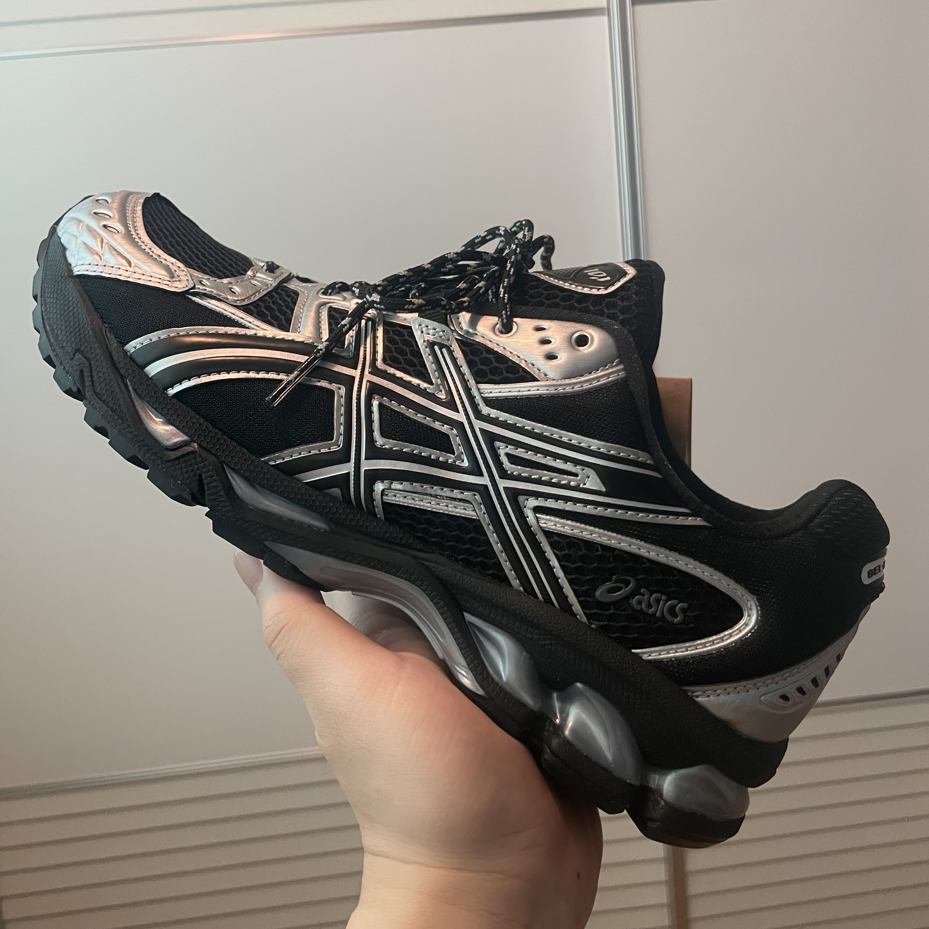 Asics Gel-Nimbus 10.1 Black Pure Silver - Korea Exclusive 착용 스타일