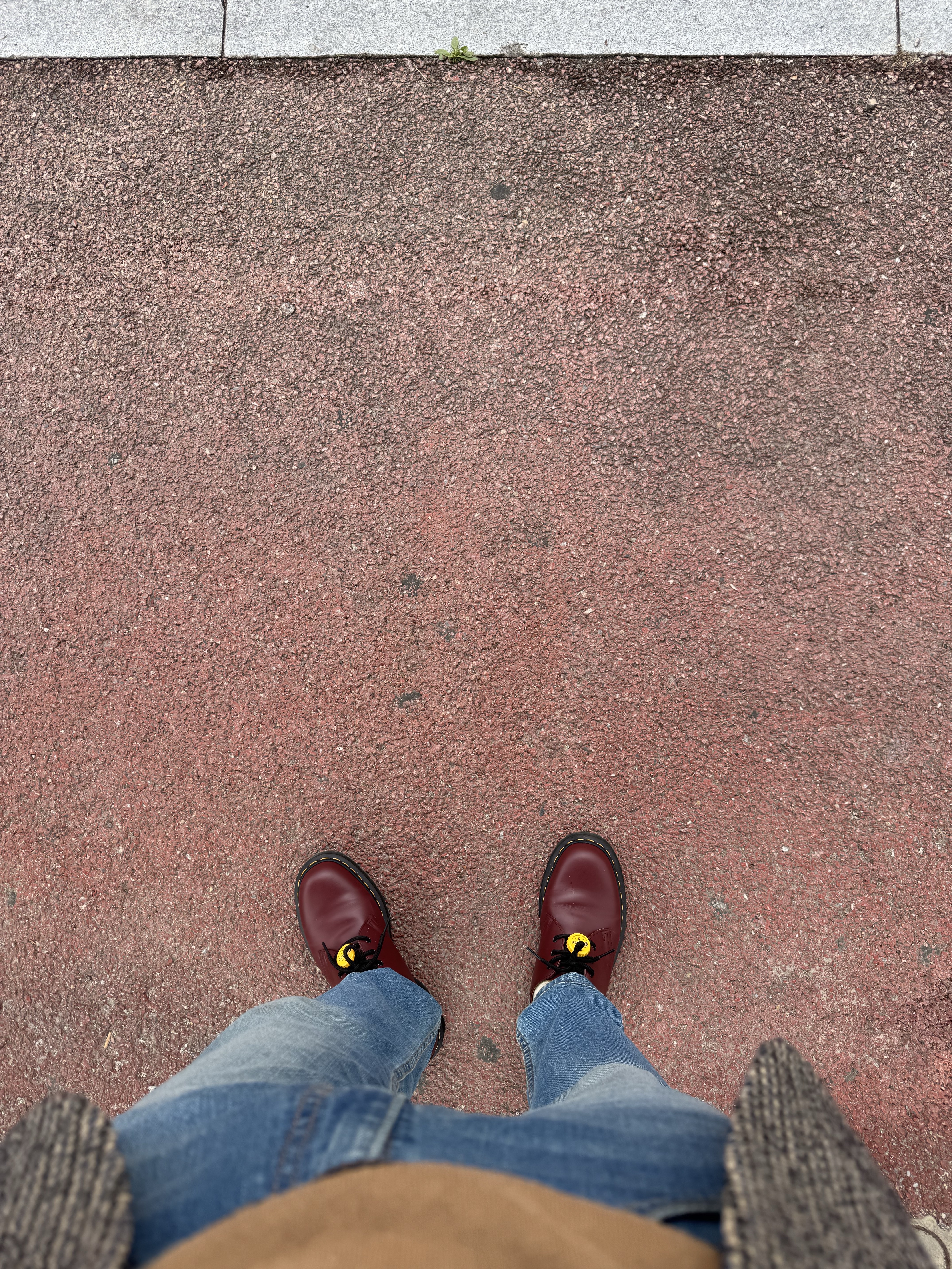 Dr. Martens x Palace 1461 Red, Nike x Patta Air Huarache 20Y24 Saffron Quartz and Sand Drift 착용 스타일 - 1