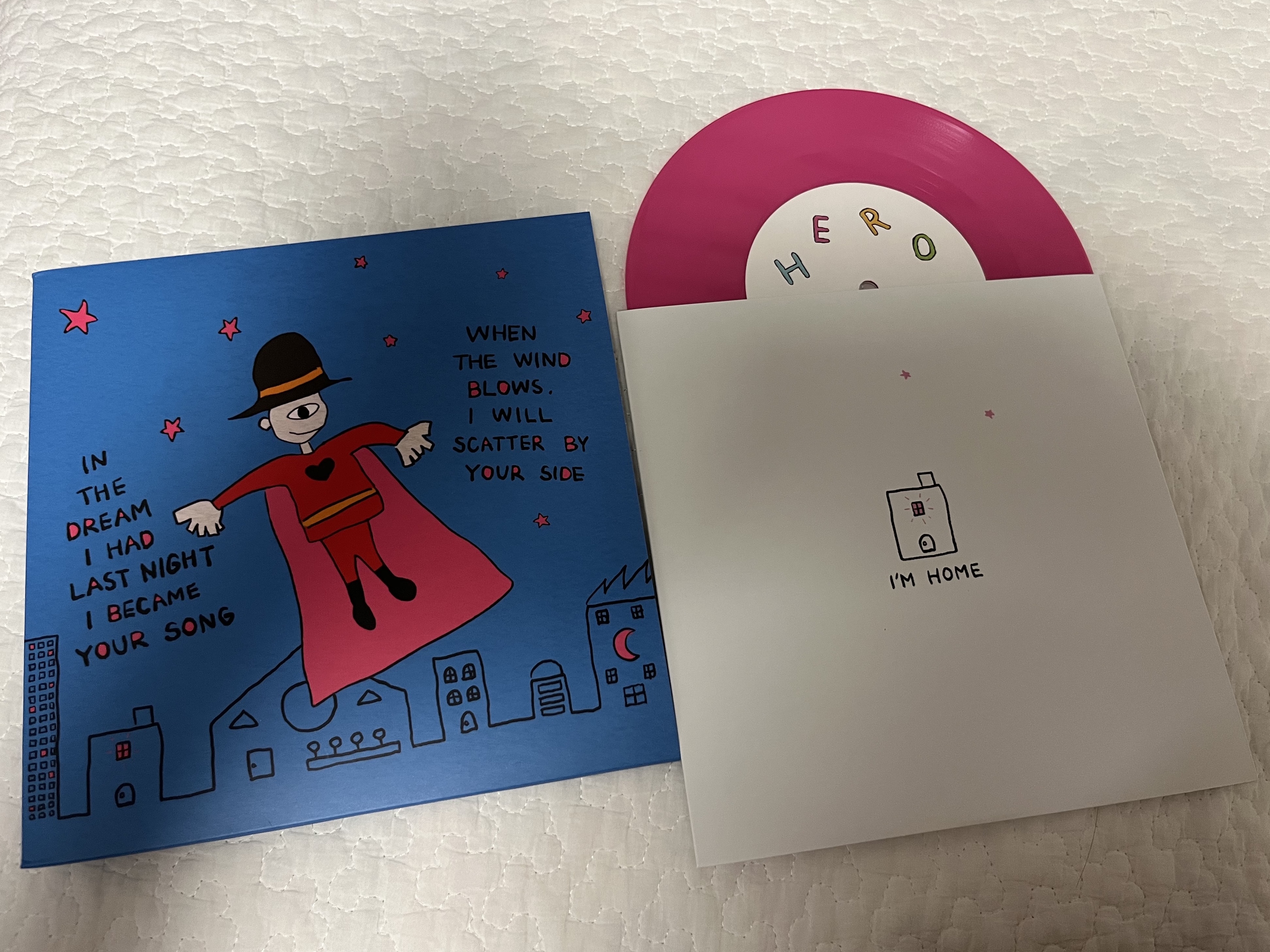 Park Hyo Shin 'HERO' 7" Vinyl (Pink Vinyl) 착용 스타일