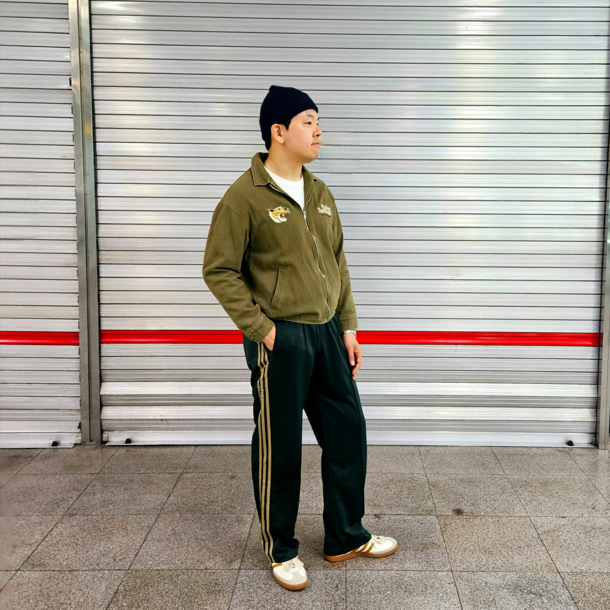 Adidas City Series Triest Cream White, Drake's Wool Cable Knit Cap Navy 착용 스타일 - 3