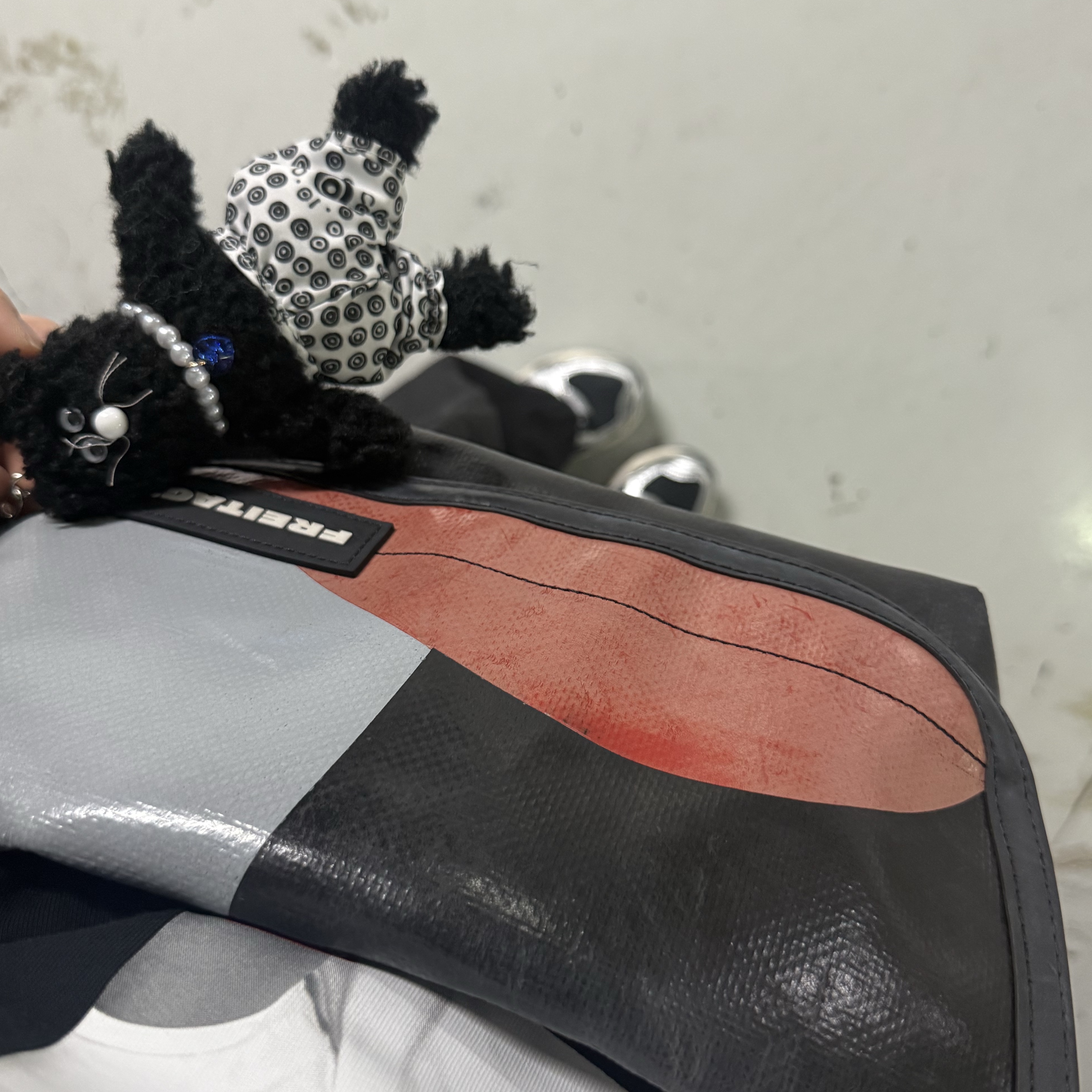 Supreme x Jordan Biggie S/S Top Black - 24FW, Monamhee x 10 Corso Como Bianco Keyring Black 착용 스타일 - 4