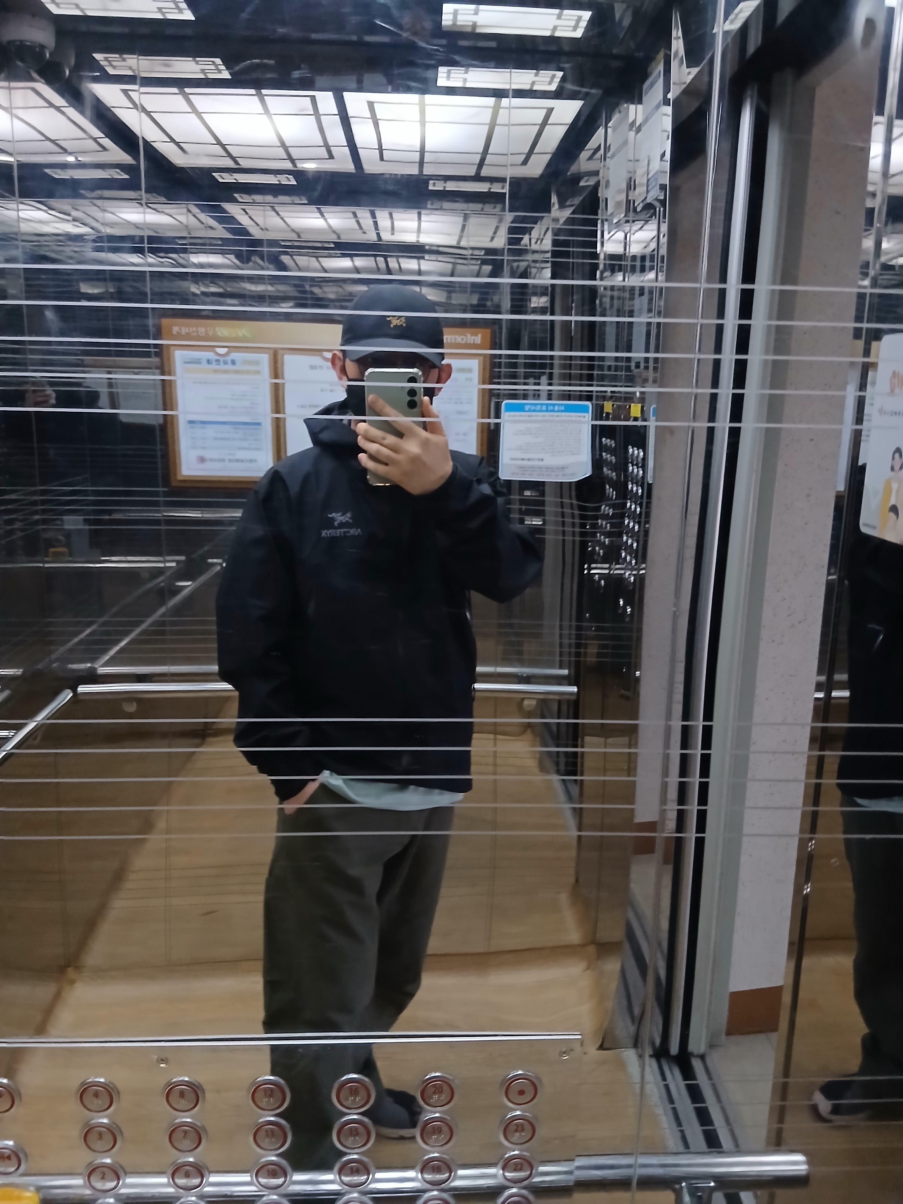 Arc'teryx Small Bird Cap Black, Arc'teryx Beta Jacket Black 착용 스타일 - 5
