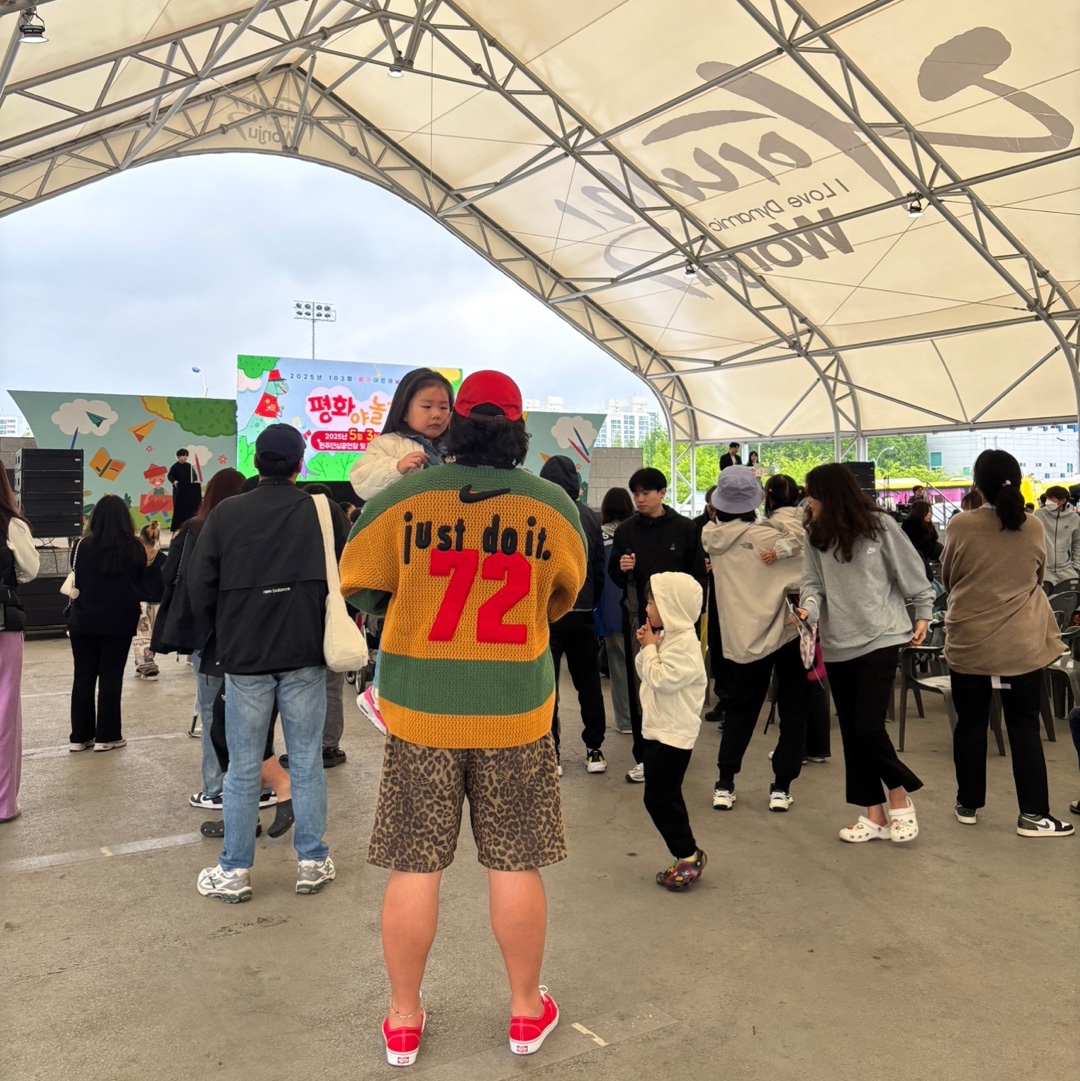 Nike x Cactus Plant Flea Market Crochet Hockey Sweater Chutney, Supreme Washed Chino Twill Camp Cap Red - 25SS 착용 스타일 - 3