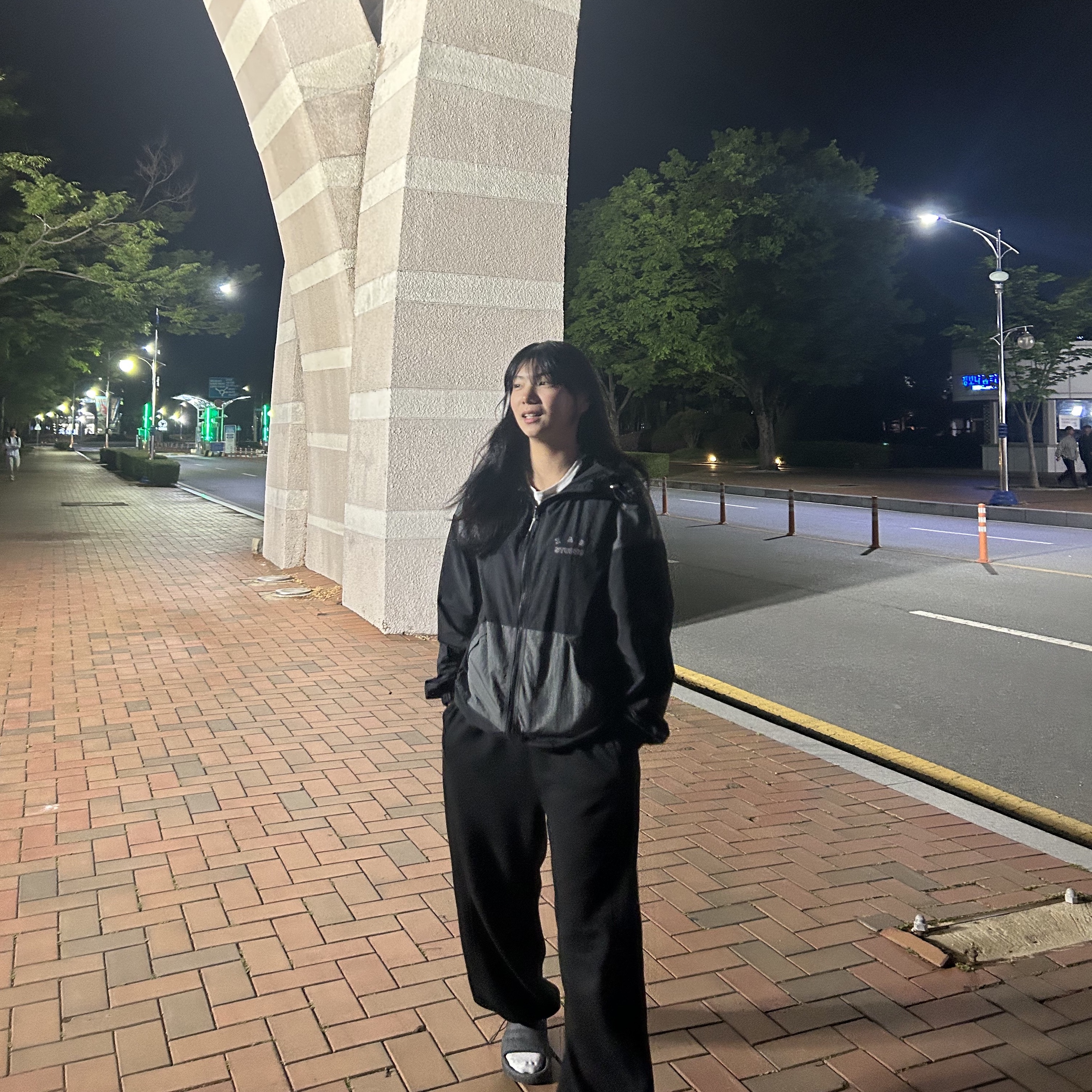 IAB Studio Wind Jacket Pack Black Silver, Adidas Adilette 22 Carbon 착용 스타일 - 3