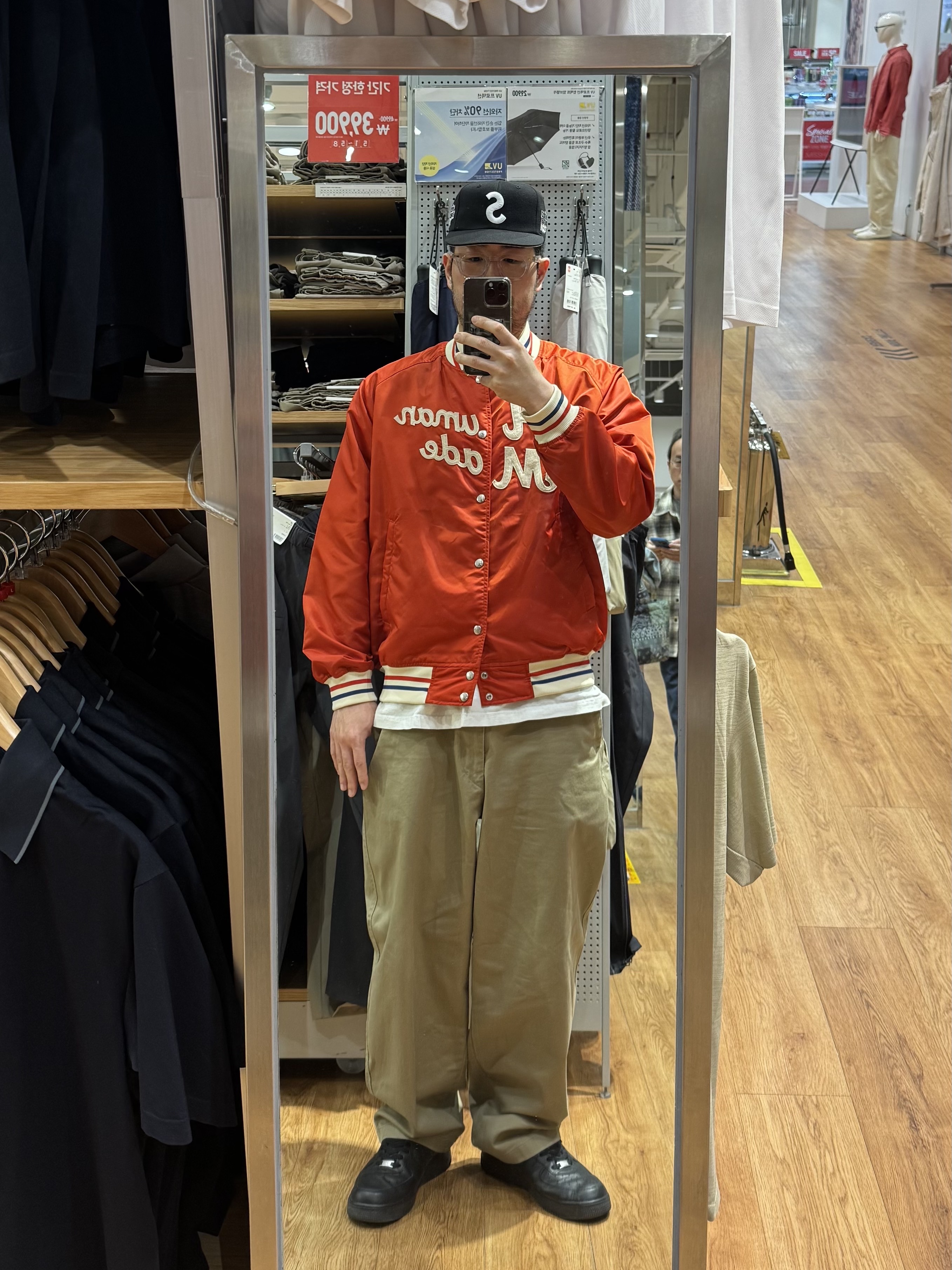 Supreme World Famous S Logo 6-Panel Black, Human Made Nylon Stadium Jacket Red 착용 스타일