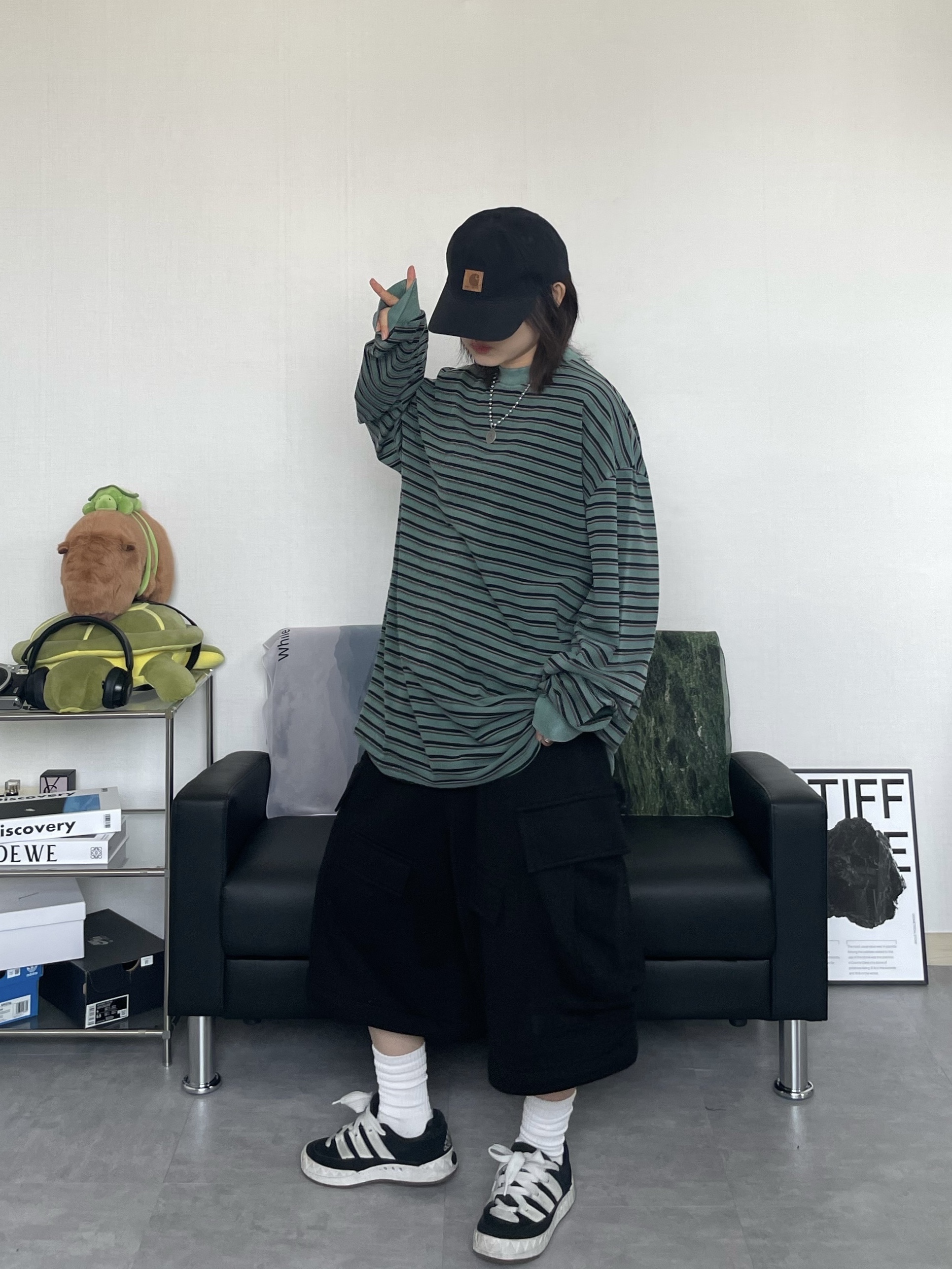 Adidas Adimatic Core Black, Carhartt Canvas Cap Black 착용 스타일 - 2