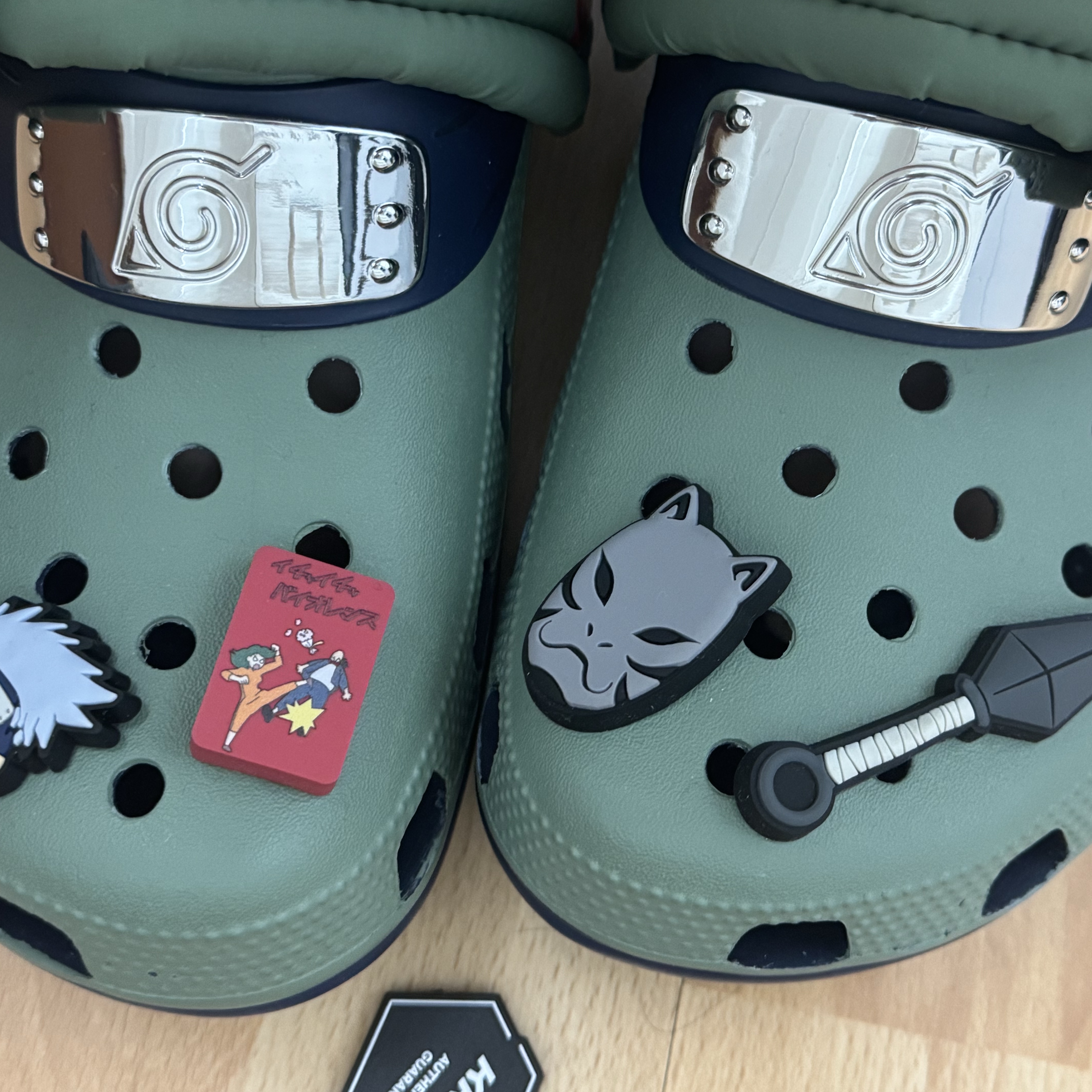 Crocs x Naruto Classic Clog Kakashi 착용 스타일