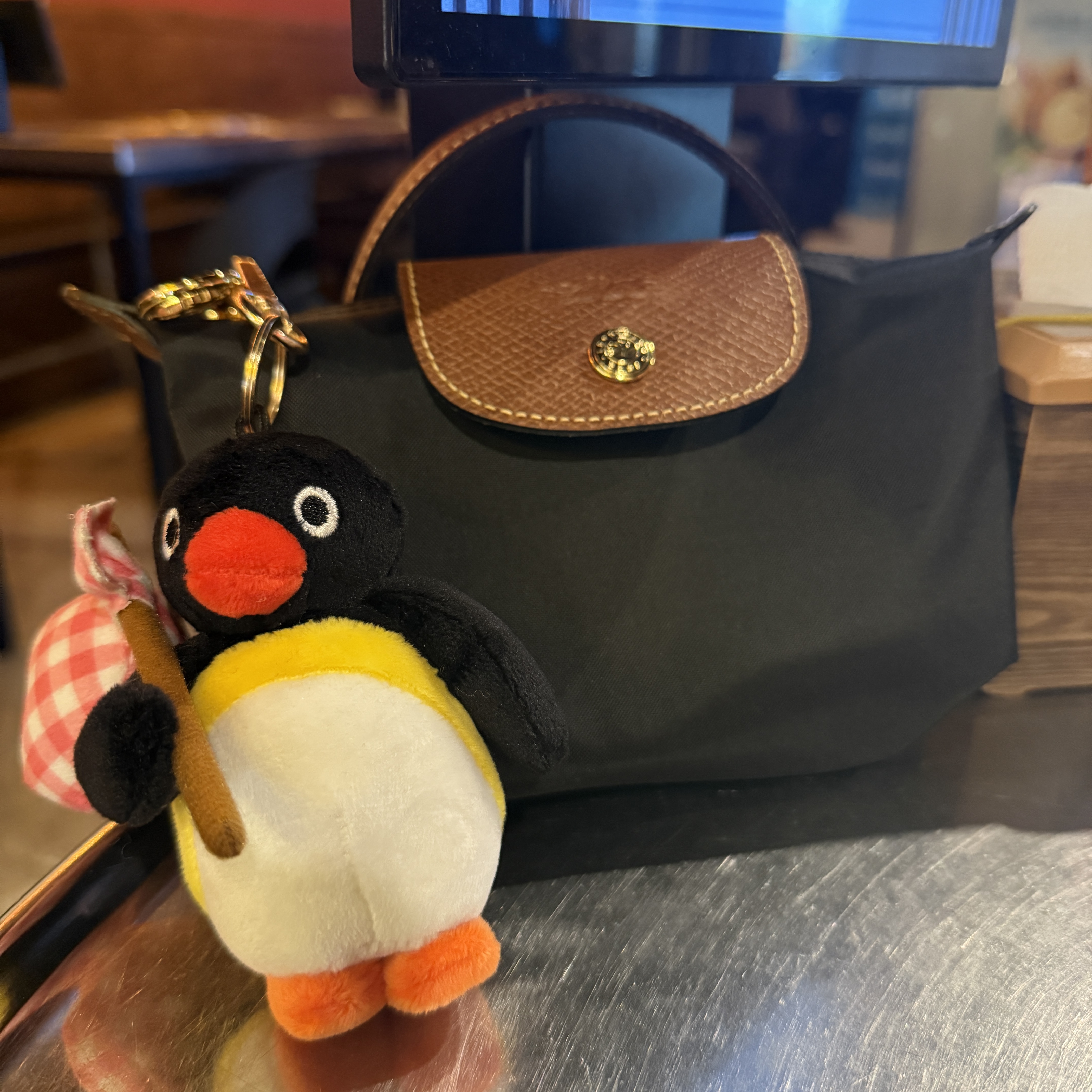 Longchamp Le Pliage Original Handle Pouch Black 착용 스타일
