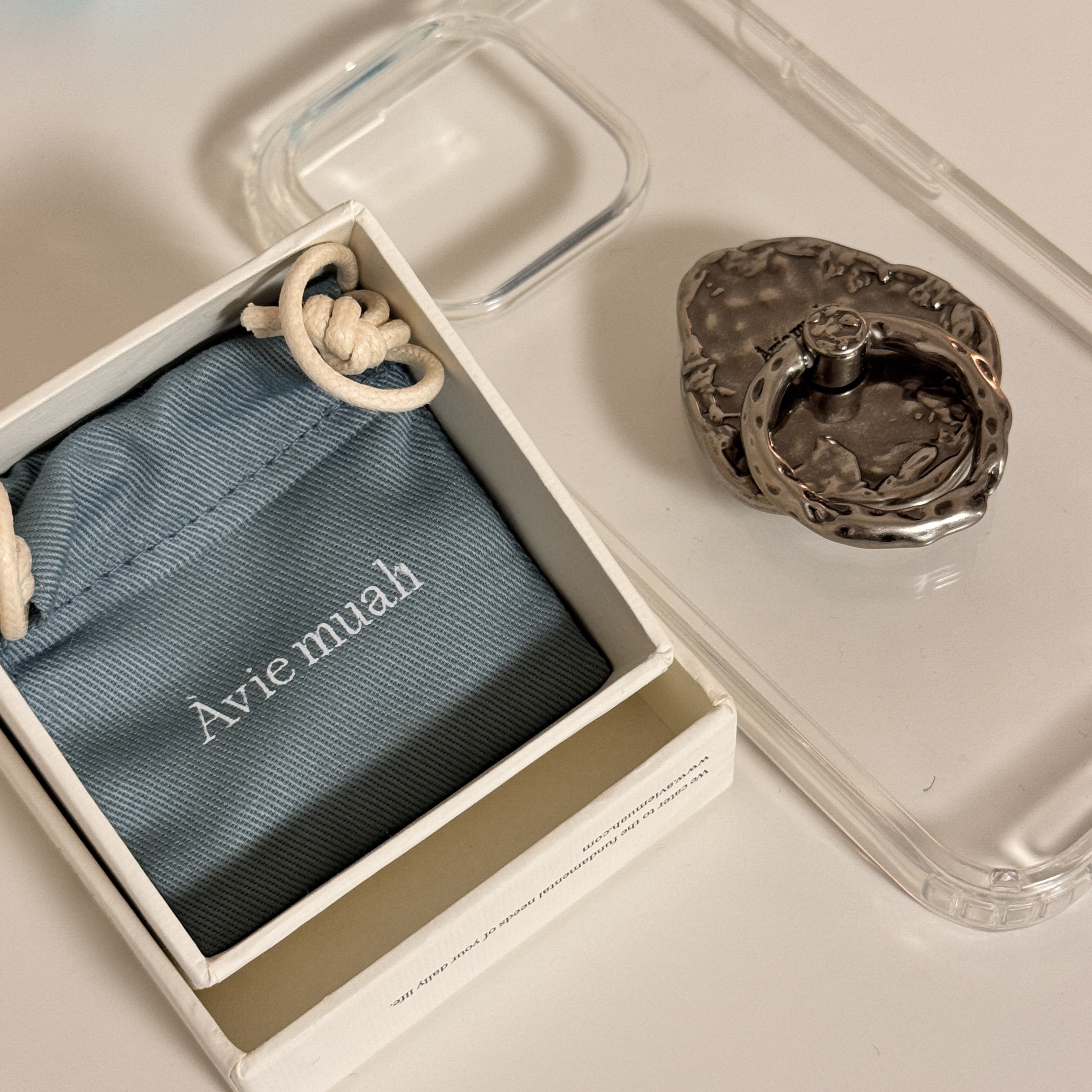 Aviemuah Ave Phone Knob Rhodium 착용 스타일 - 2