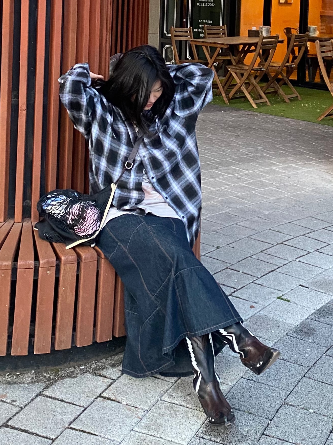 Lemaire Nylon Net Large Crossbody Filt Net Shopping Bag Black, BAPE Baby Milo Plush Crossbody Bag Pink 착용 스타일