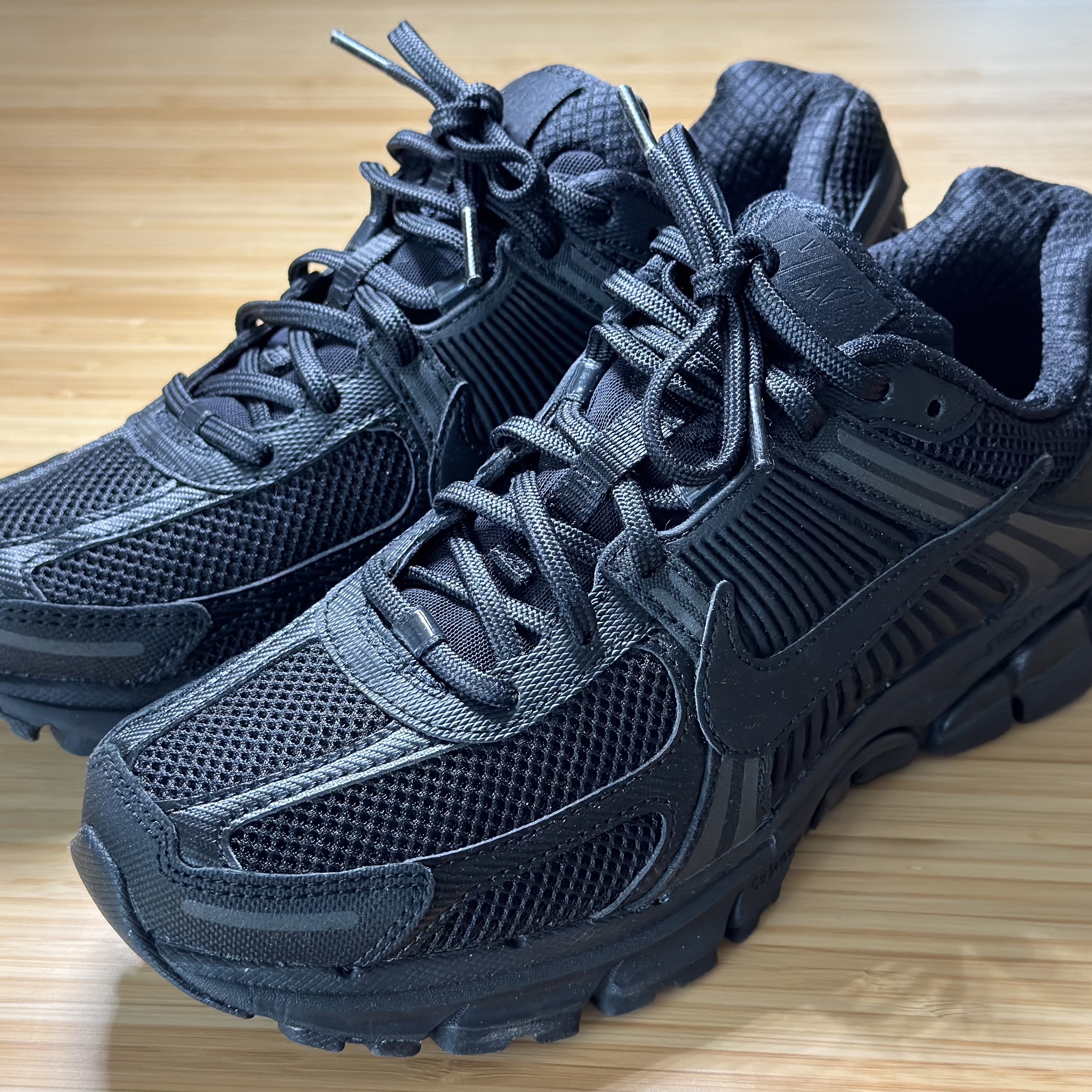 Nike Zoom Vomero 5 SP Black 착용 스타일 - 3