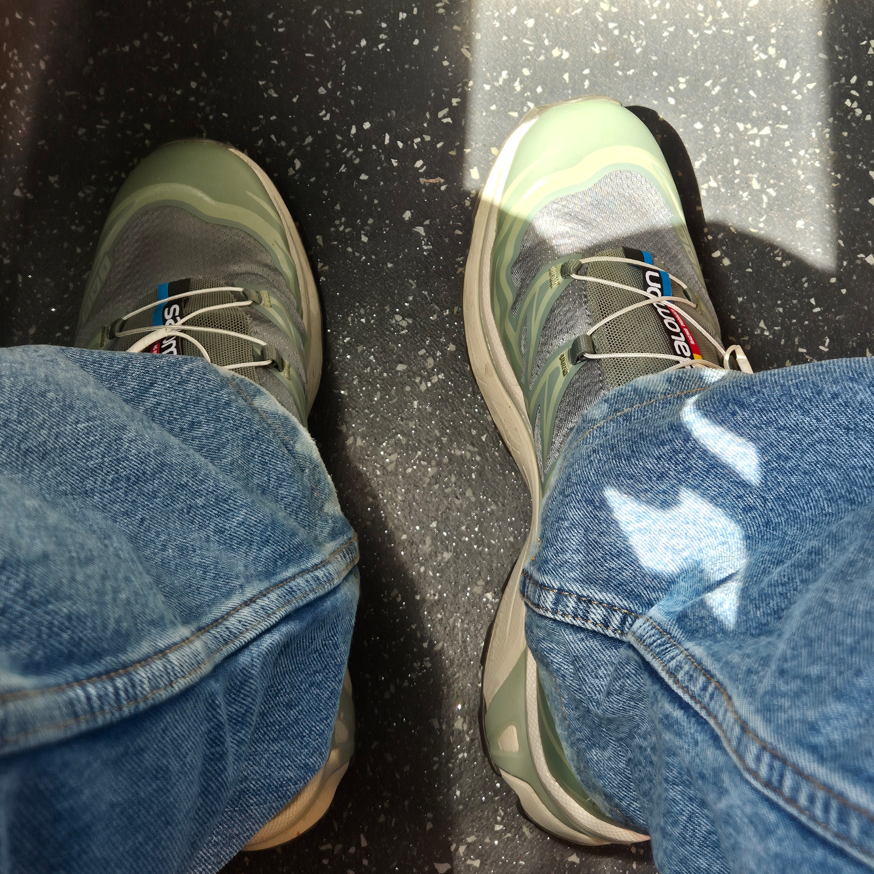 Salomon XT-6 Desert Sage 착용 스타일