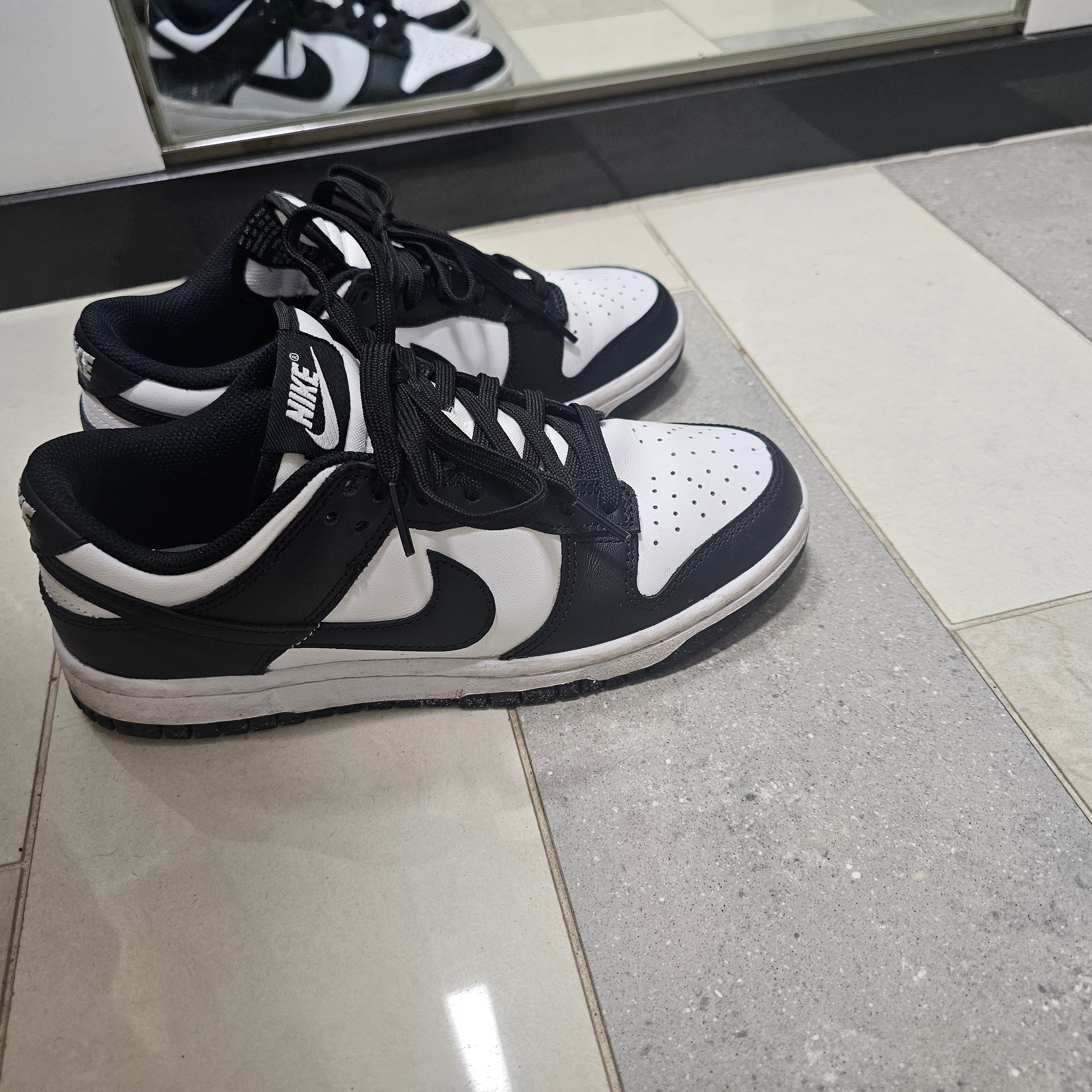 (W) Nike Dunk Low Black 착용 스타일 - 2