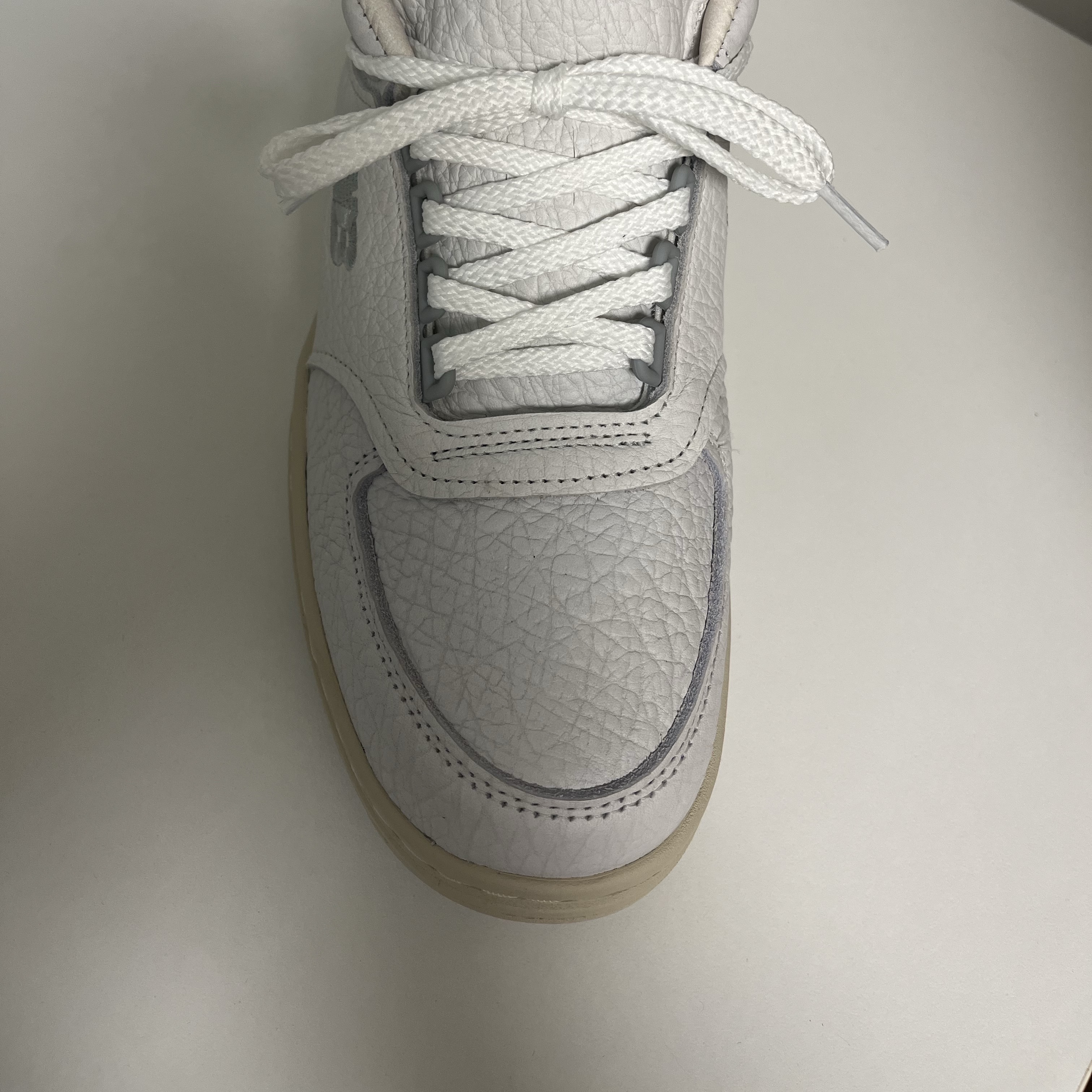 New Balance Allerdale Made in UK White Mirage Gray 착용 스타일 - 2