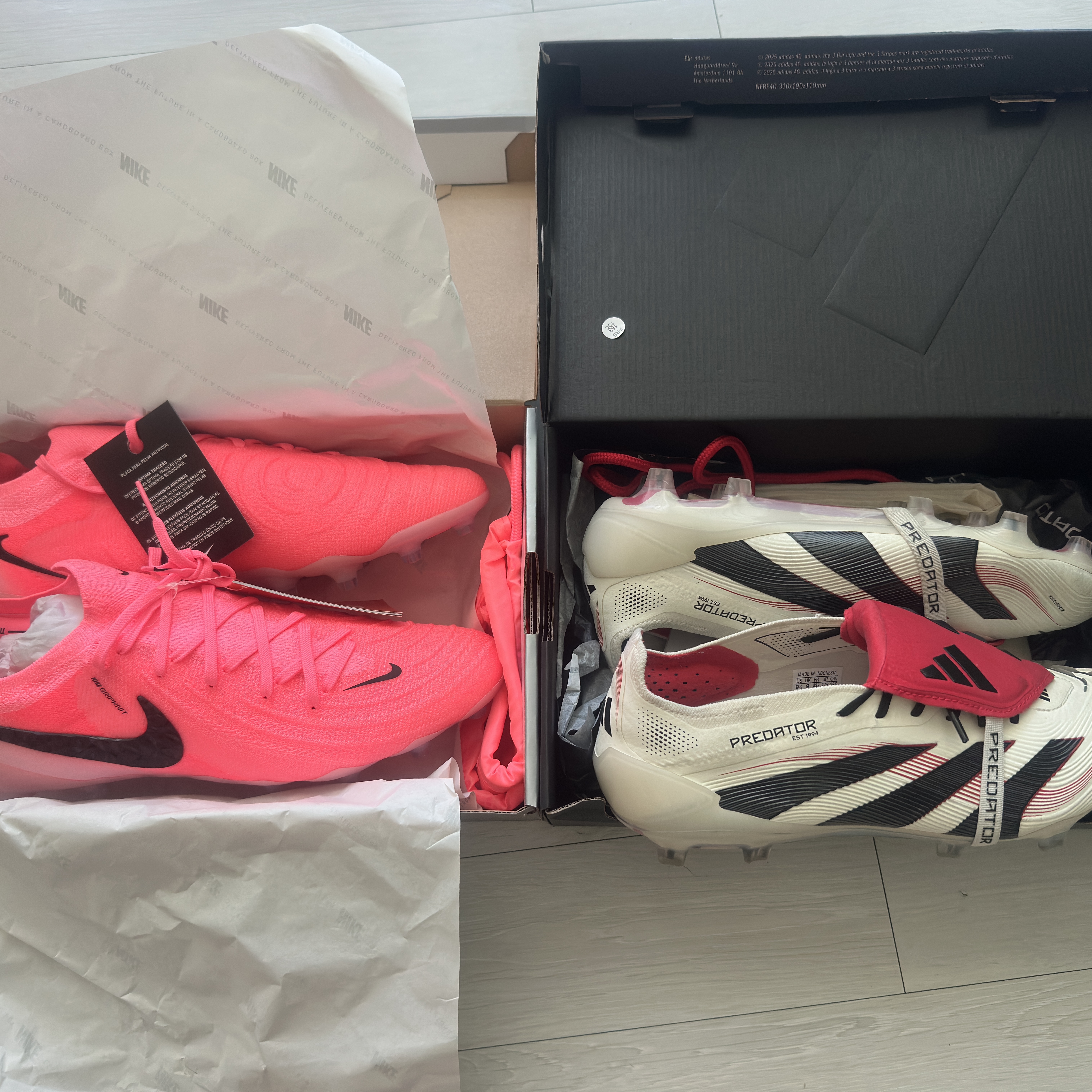 Nike Phantom GX 2 Elite AG Sunset Pulse Black, Adidas Predator Elite Foldover Tongue FG Off White Core Black 착용 스타일