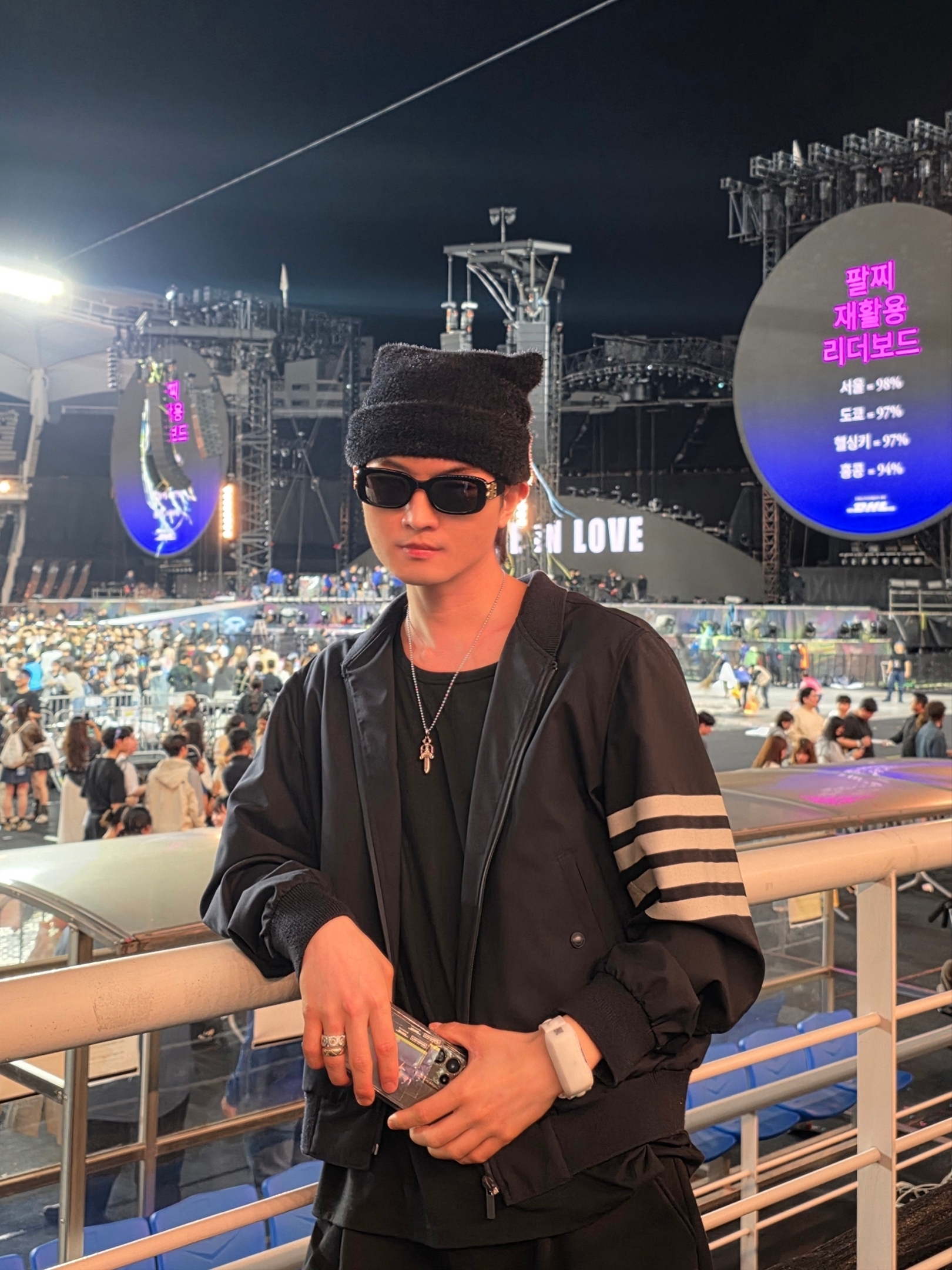 (W) Balenciaga Dynasty Rectangle Sunglasses Black, Chrome Hearts Silichrome Dagger Pendant Black 2023 착용 스타일