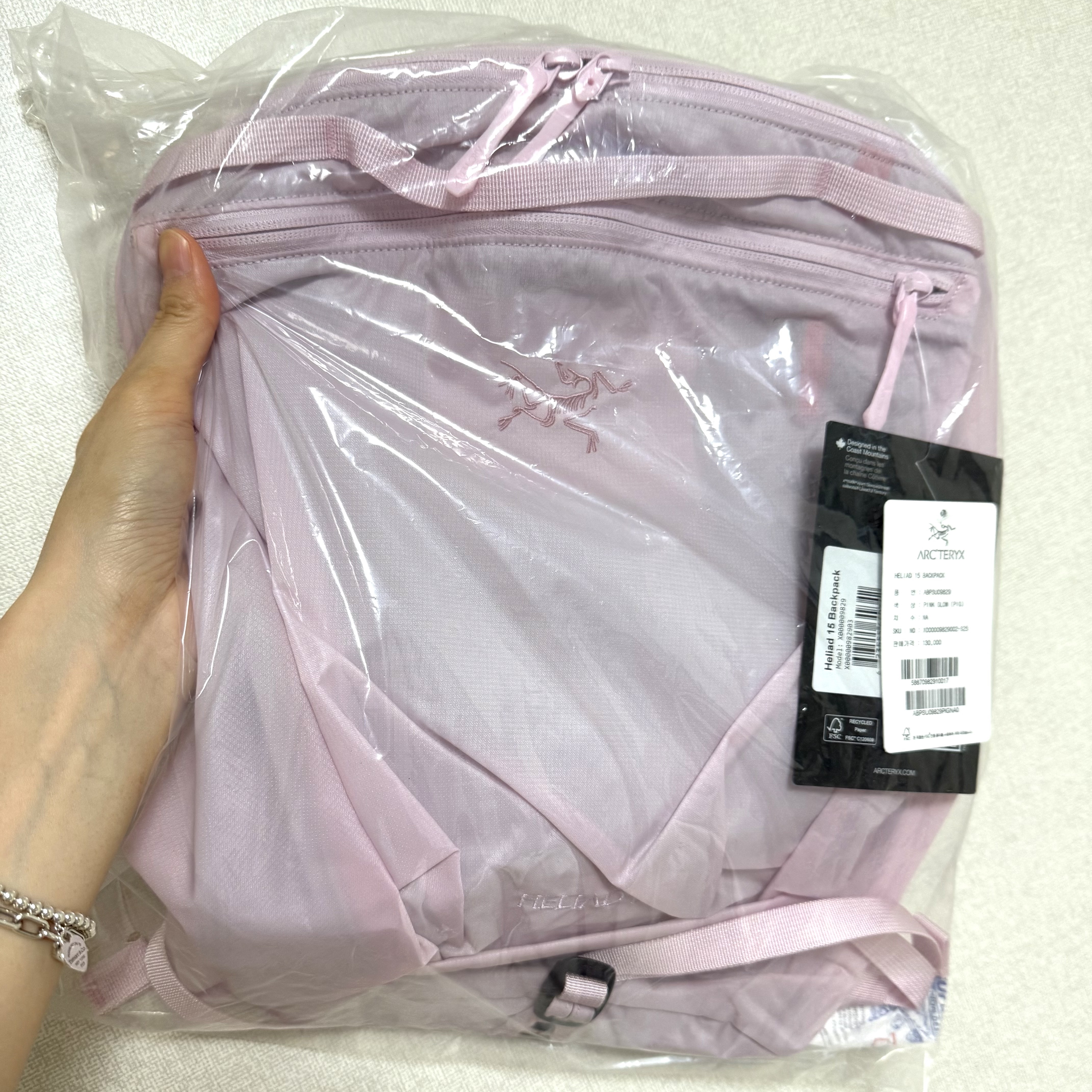 Arc'teryx Heliad 15 Backpack Pink Glow 착용 스타일