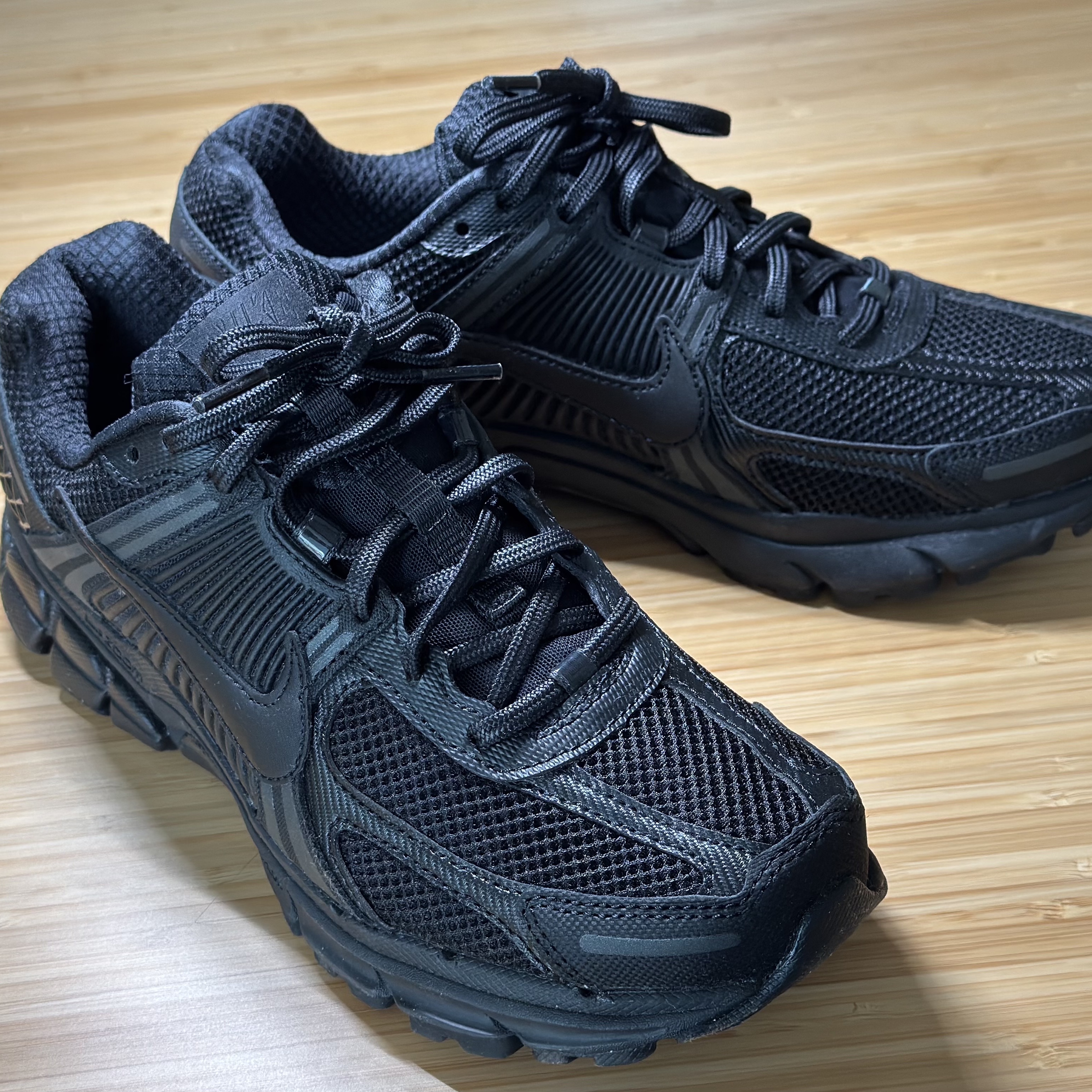 Nike Zoom Vomero 5 SP Black 착용 스타일 - 1