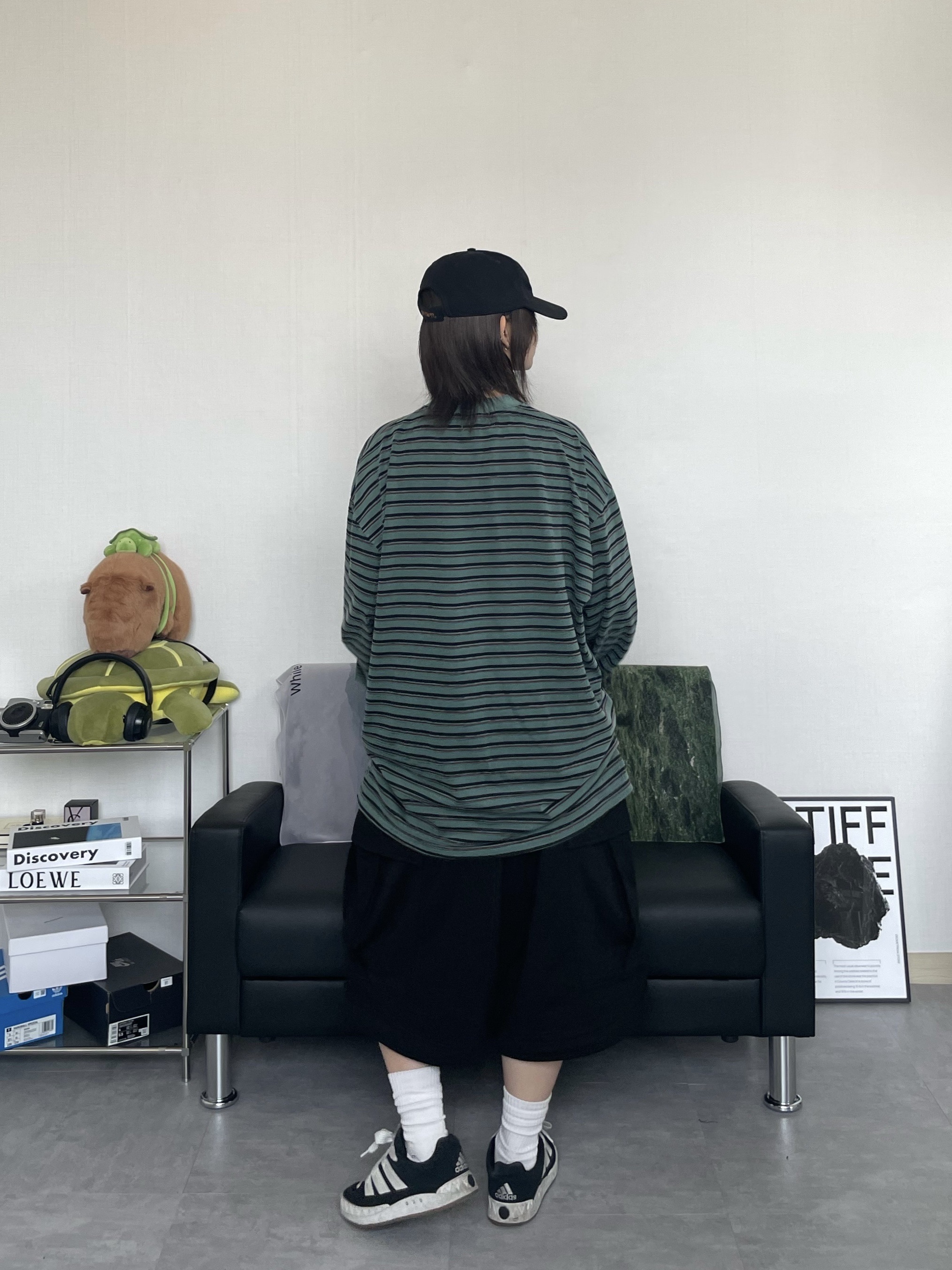 Adidas Adimatic Core Black, Carhartt Canvas Cap Black 착용 스타일 - 3