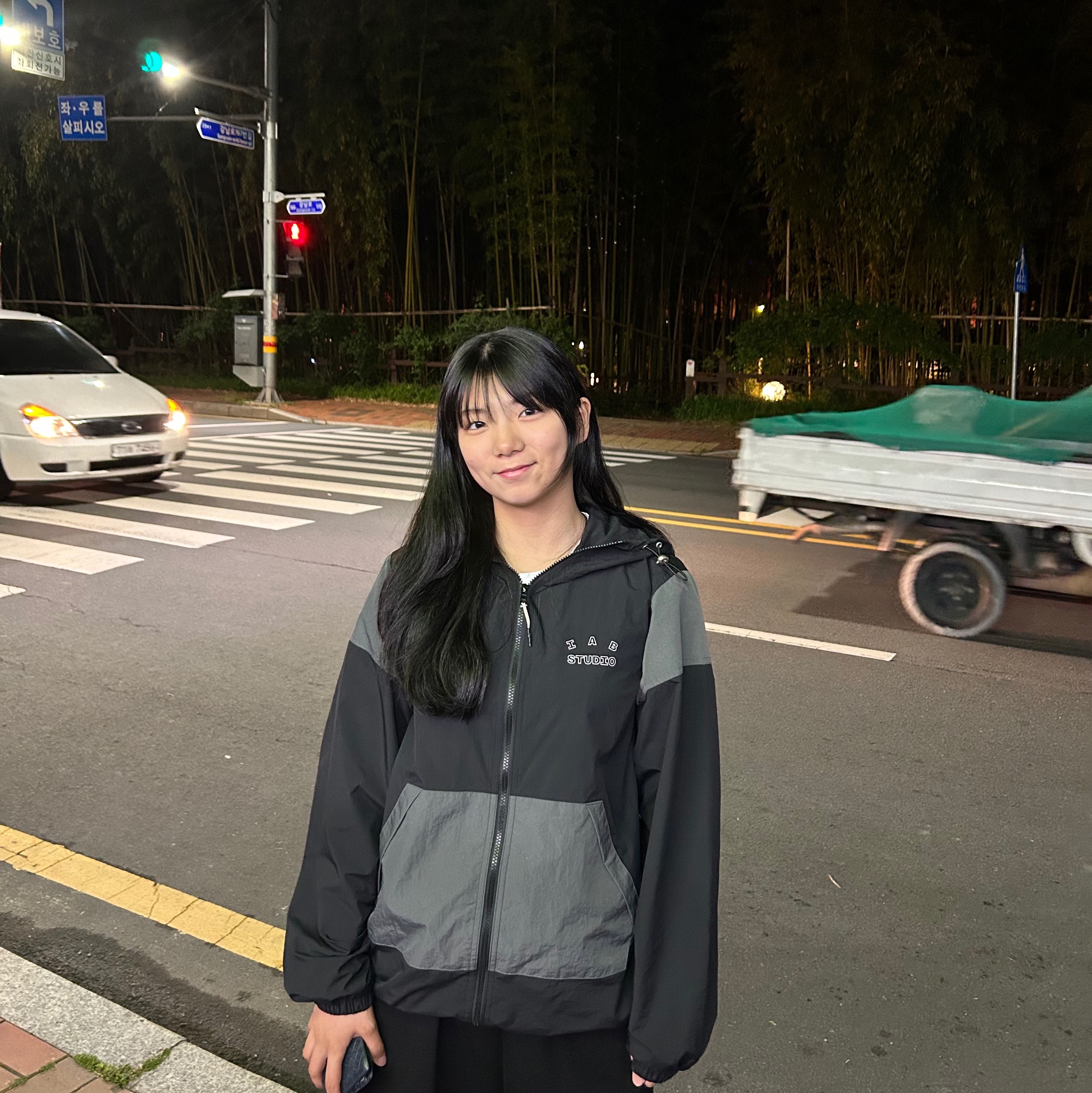 IAB Studio Wind Jacket Pack Black Silver, Adidas Adilette 22 Carbon 착용 스타일 - 2