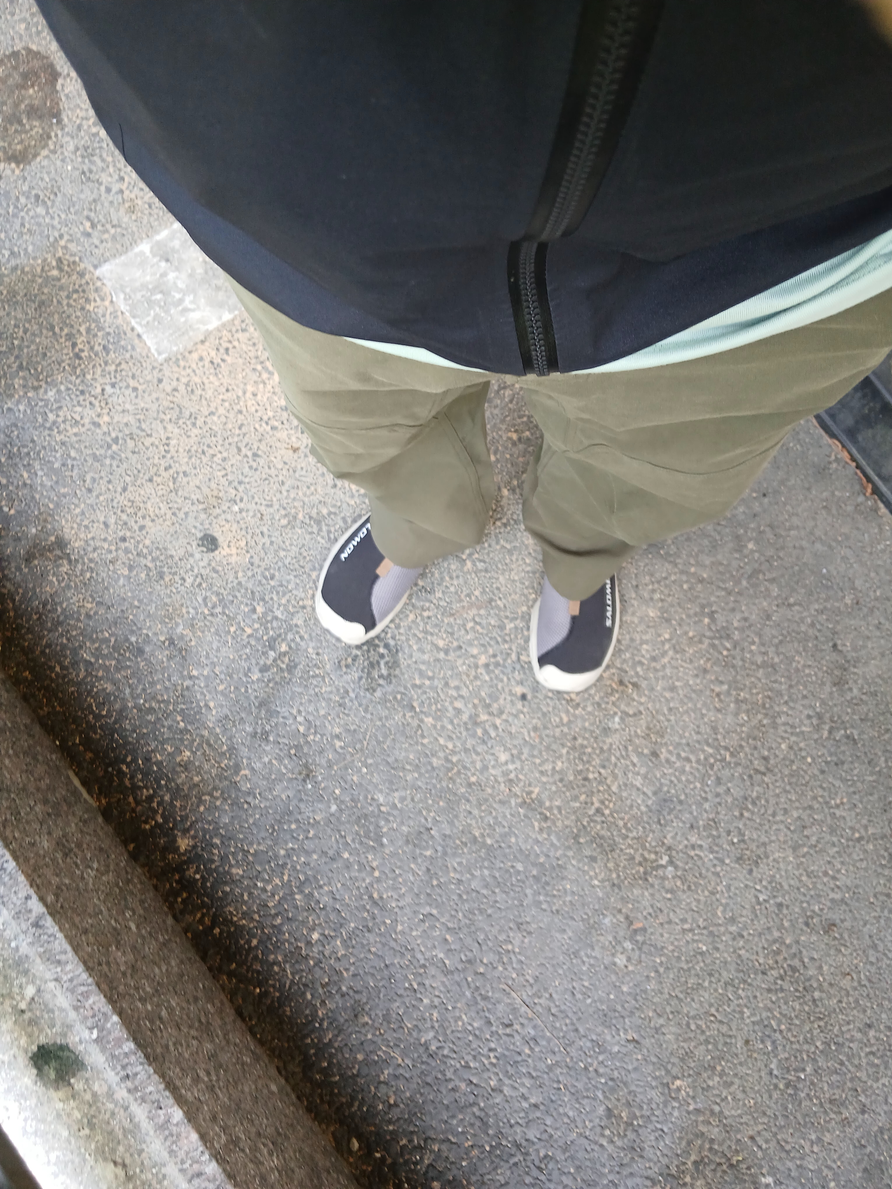 Arc'teryx Beta Jacket Black, Arc'teryx Arc'word Logo SS T-Shirt Stone Green 착용 스타일 - 3