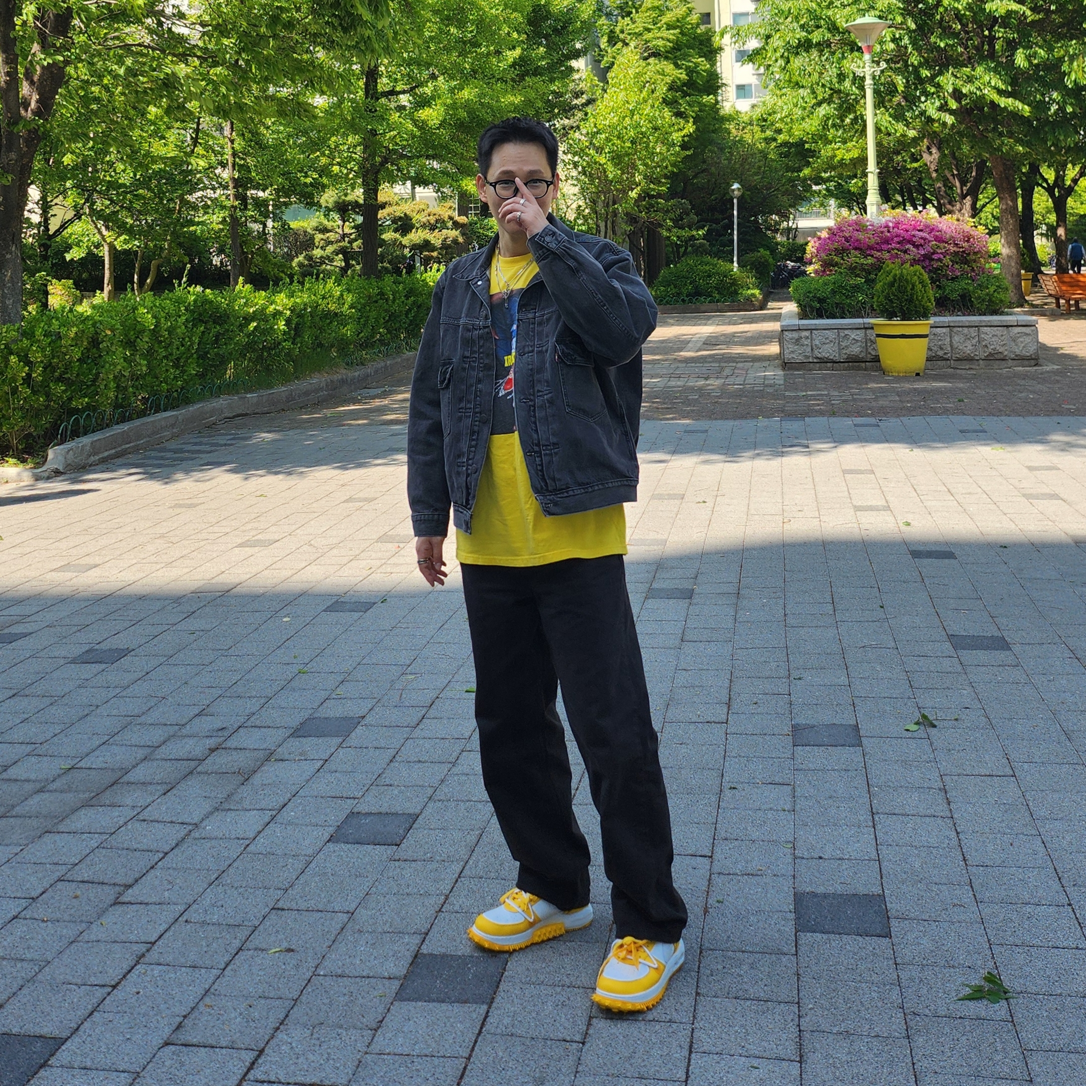 Supreme x Irak Cast T-Shirt Yellow - 22FW, Nike x Off-White Air Force 1 Mid SP Leather Varsity Maize 착용 스타일