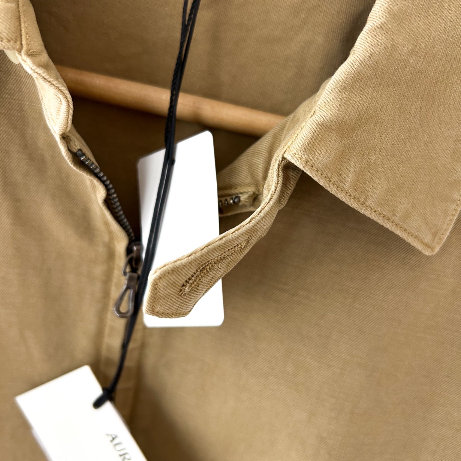 Auralee Product Dyed Finx Gabardine Swing Top Dyed Beige 착용 스타일 - 4