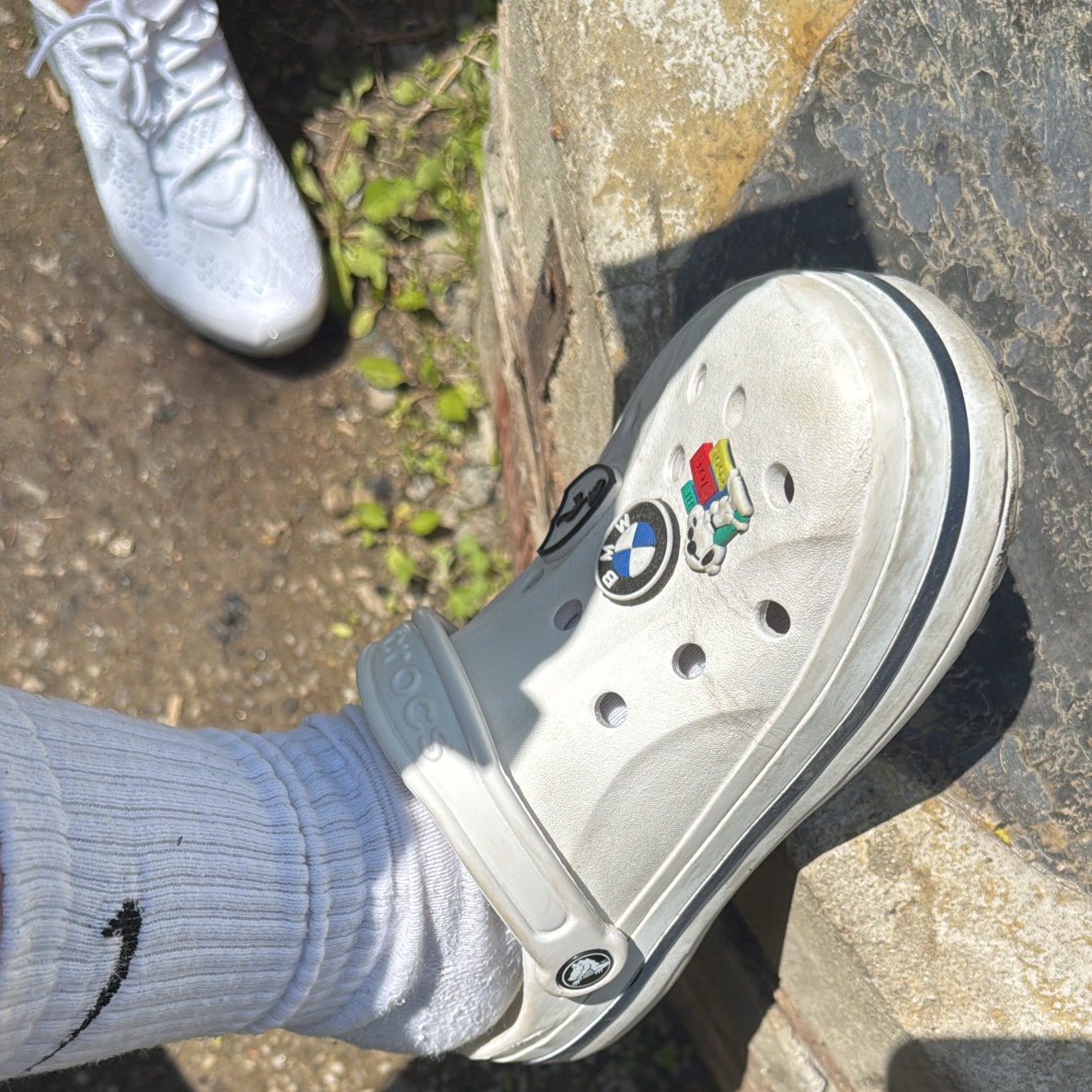 Crocs Bayaband Clog White Navy, Nike Everyday Cushioned Training Crew Socks White (6 Pack/Korean Ver.) 착용 스타일