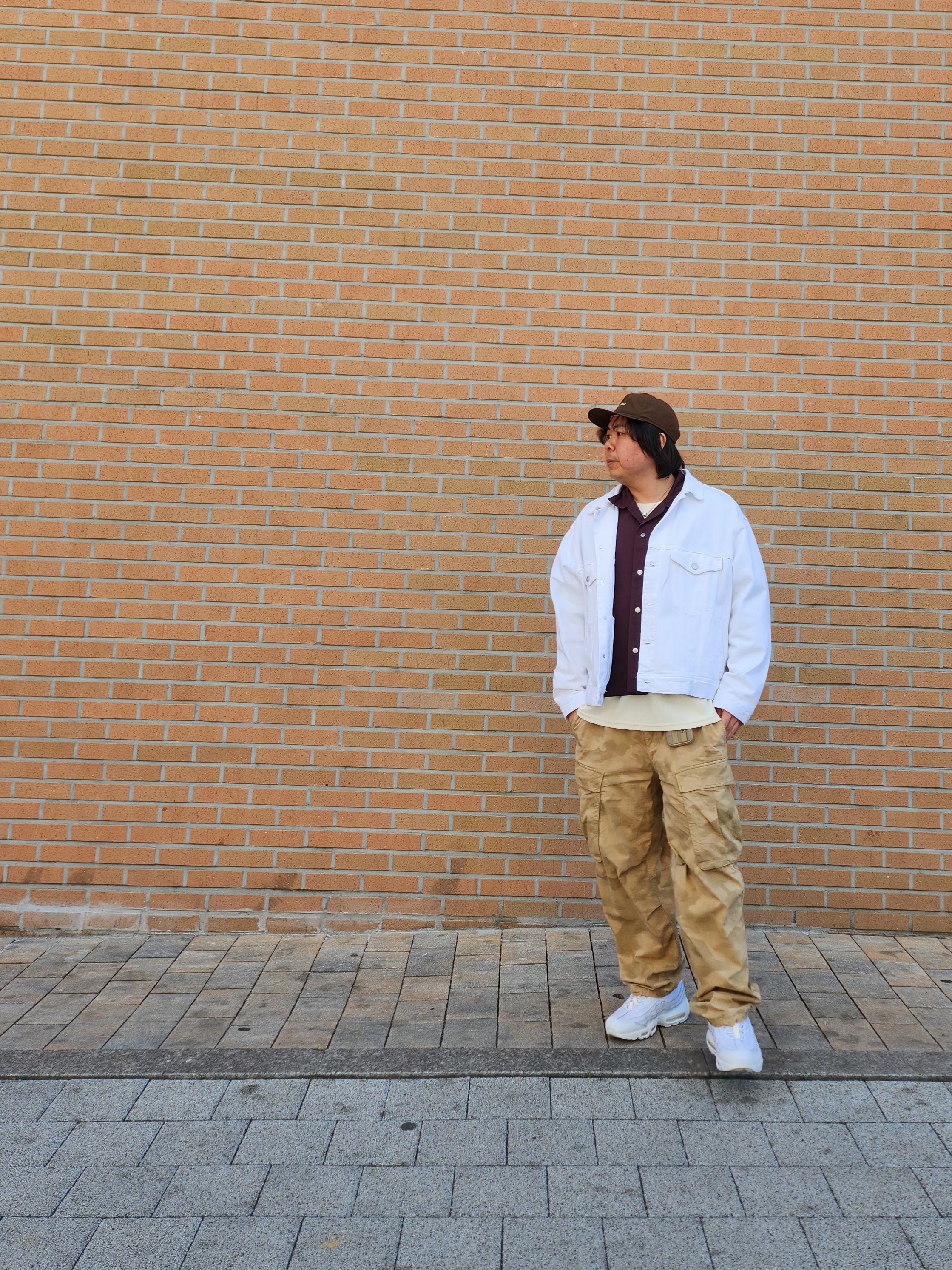 Nike Air Max 95 Essential Triple White, Jordan x A Ma Maniere Warm-Up Shirts Mahogany - Asia 착용 스타일 - 2