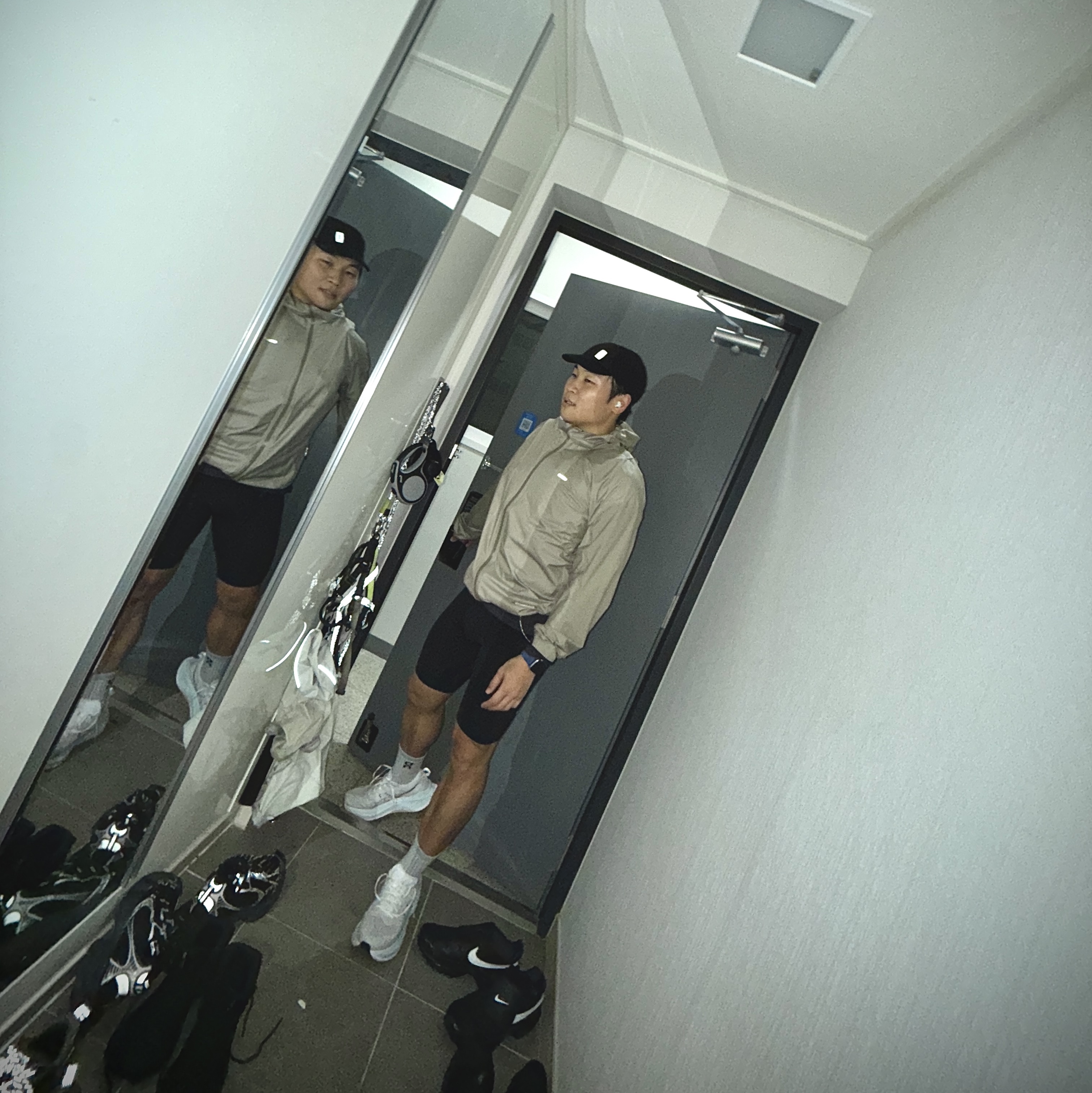 Satisfy Pertex 3L Fly Rain Jacket Moon, Asics Superblast 2 White Cool Grey 착용 스타일 - 5