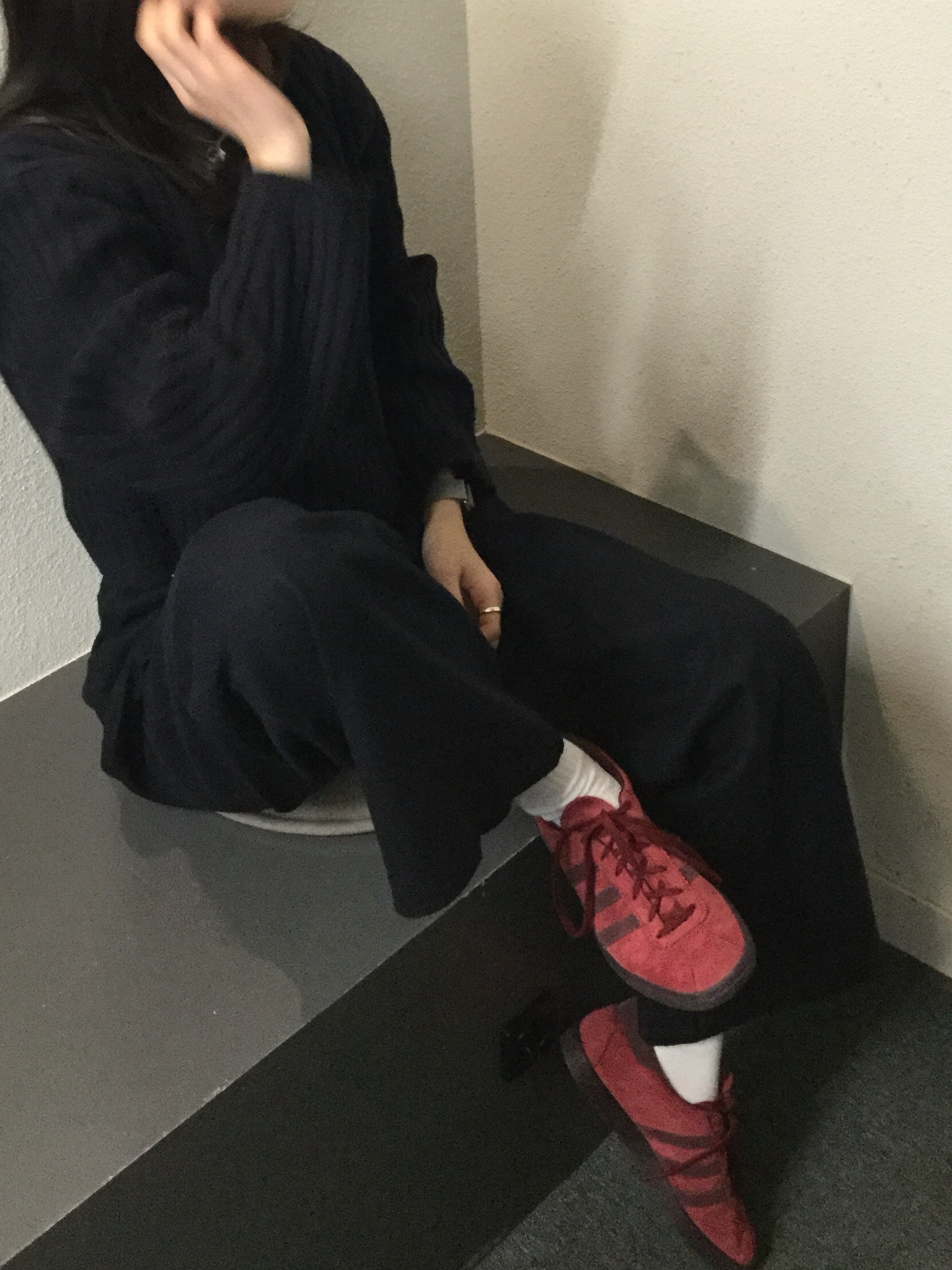 Adidas Tobacco Gruen Collegiate Burgundy 착용 스타일 - 2