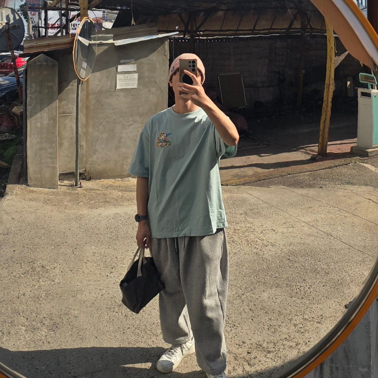 Palace P Sea T-Shirt Hazy Green - 24FW 착용 스타일 - 3