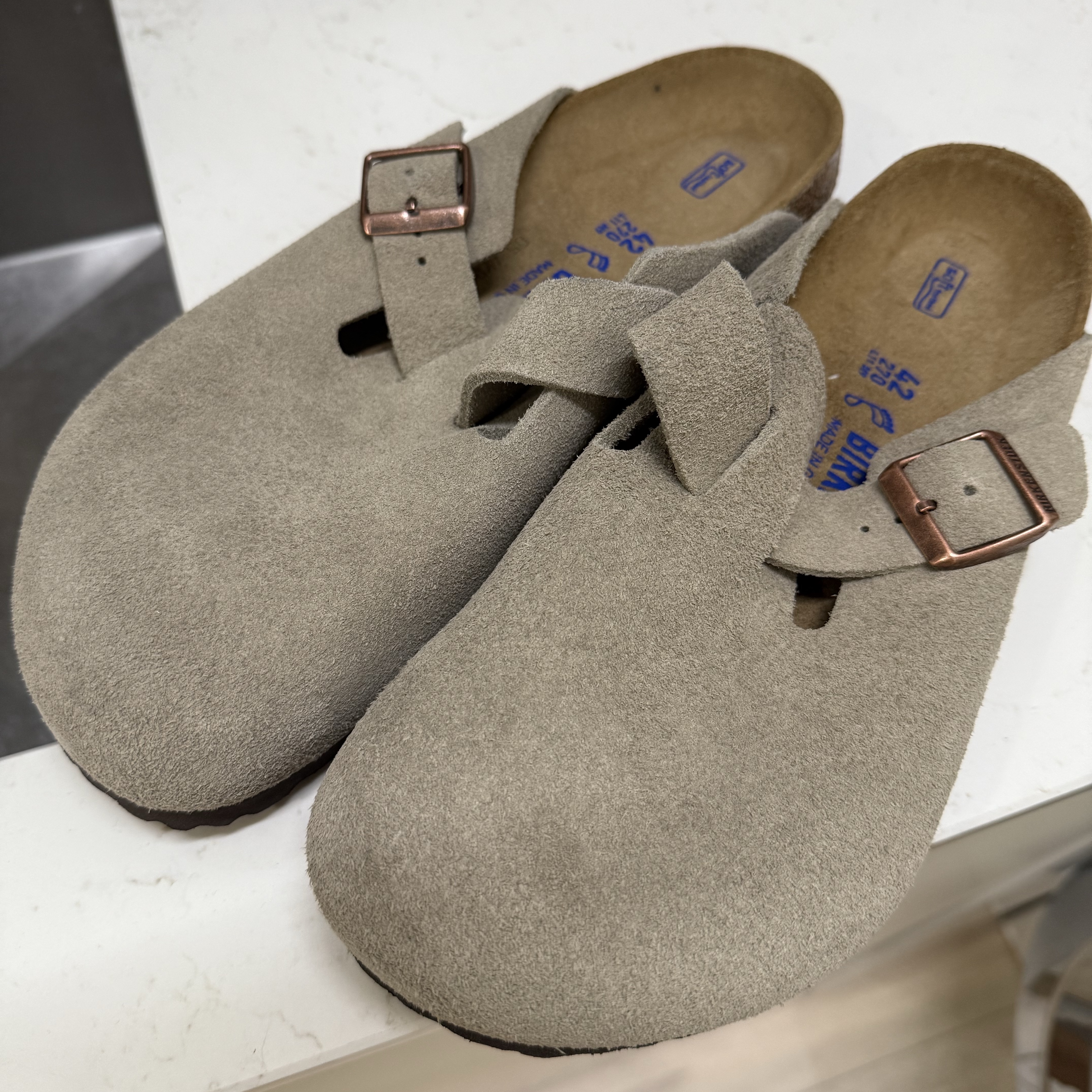 Birkenstock Boston Soft Footbed Taupe - Regular 착용 스타일