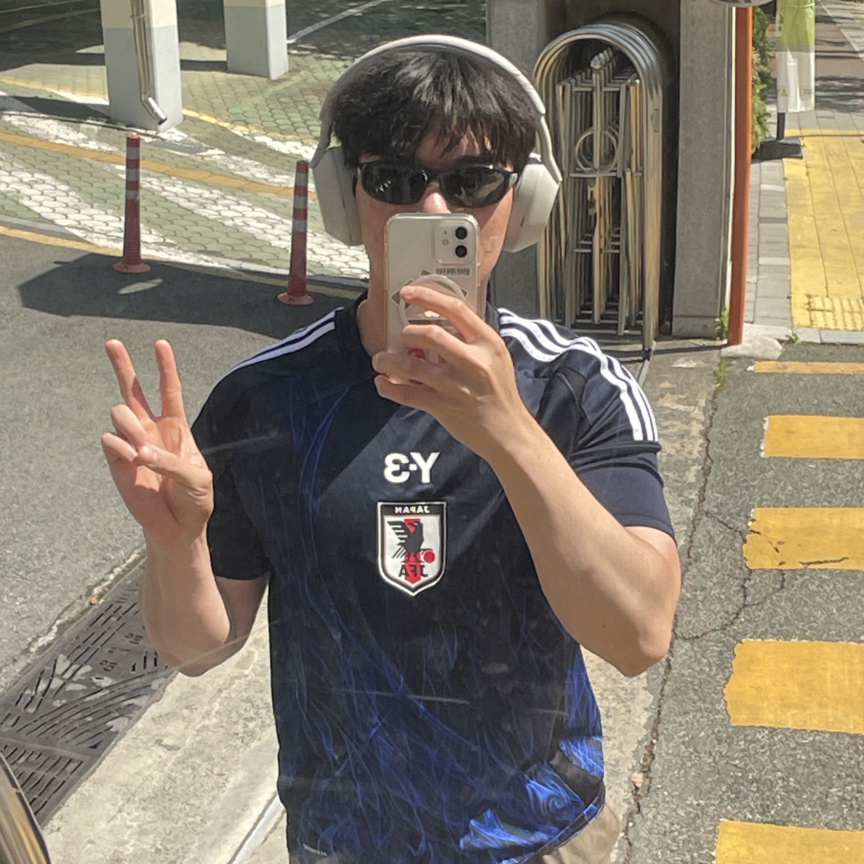 Sony WH-1000XM5 Silver (Korean Ver.), Ray-Ban DADDY-O II Polished Black Frame Green Classic G-15 Lenses 착용 스타일 - 1