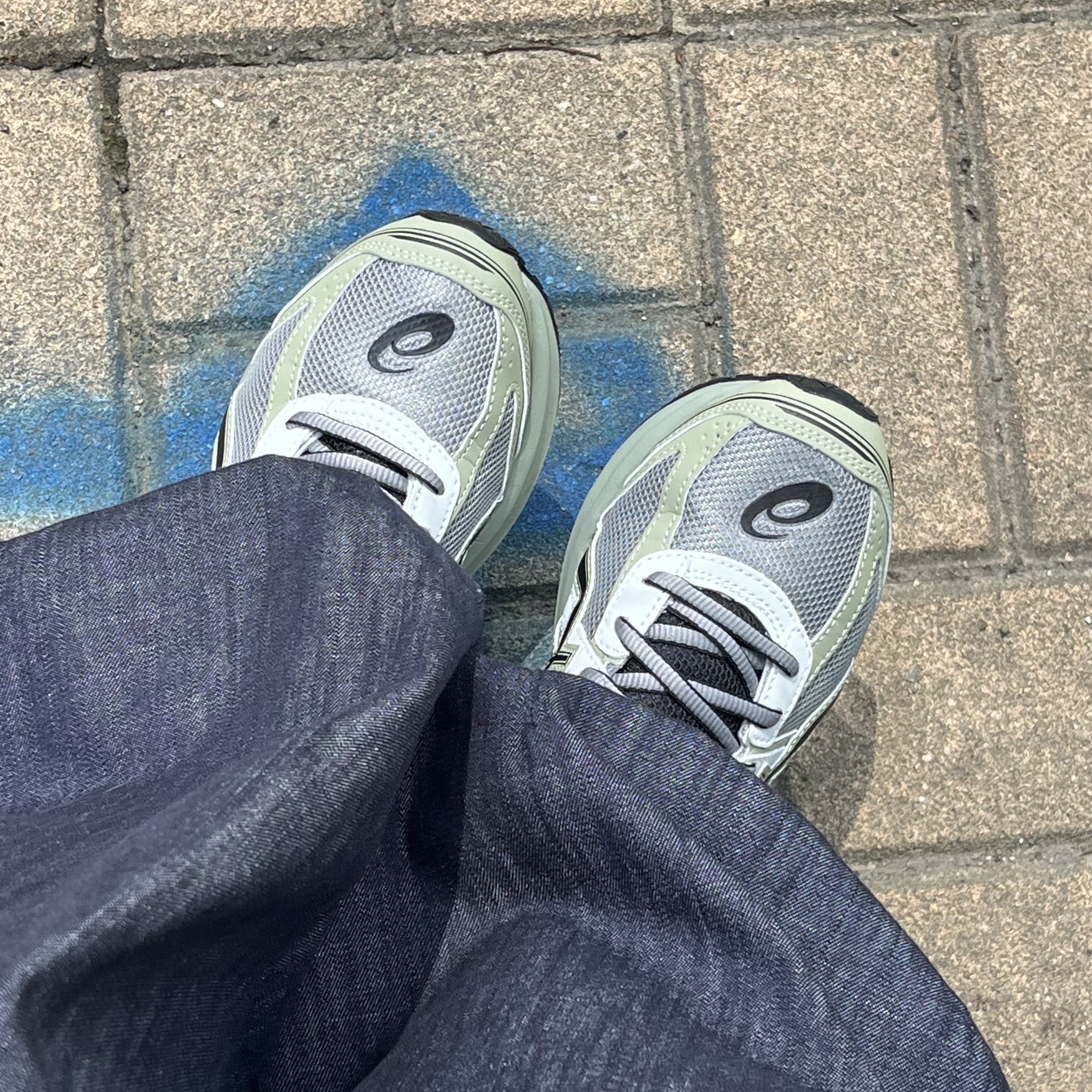 Asics Jog 100 S Sheet Rock - 2E Wide 착용 스타일
