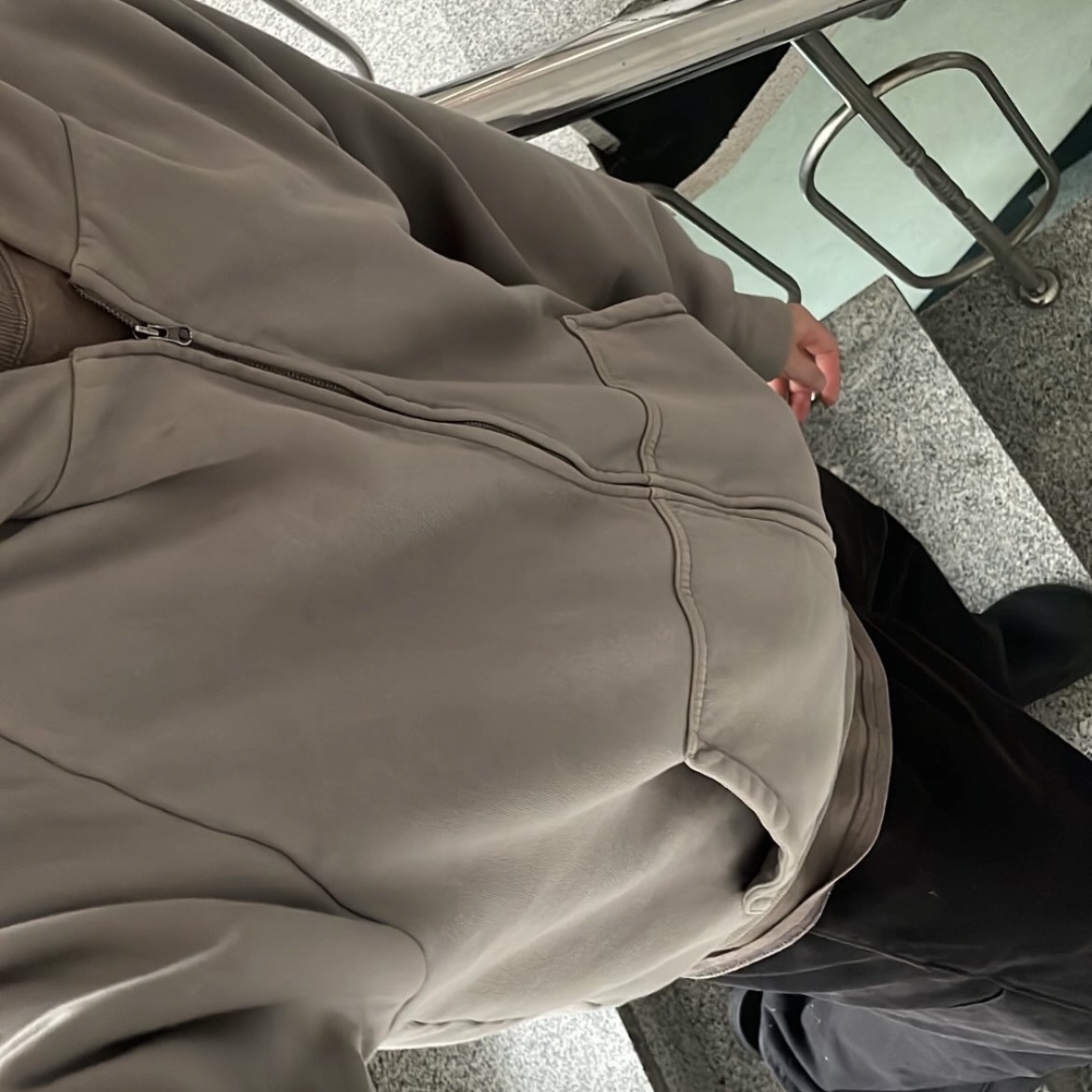 Yeezy YZY Zip-Up Hoodie Grey, Yeezy Gap Engineered By Balenciaga Sateen Cargo Pants Black 착용 스타일