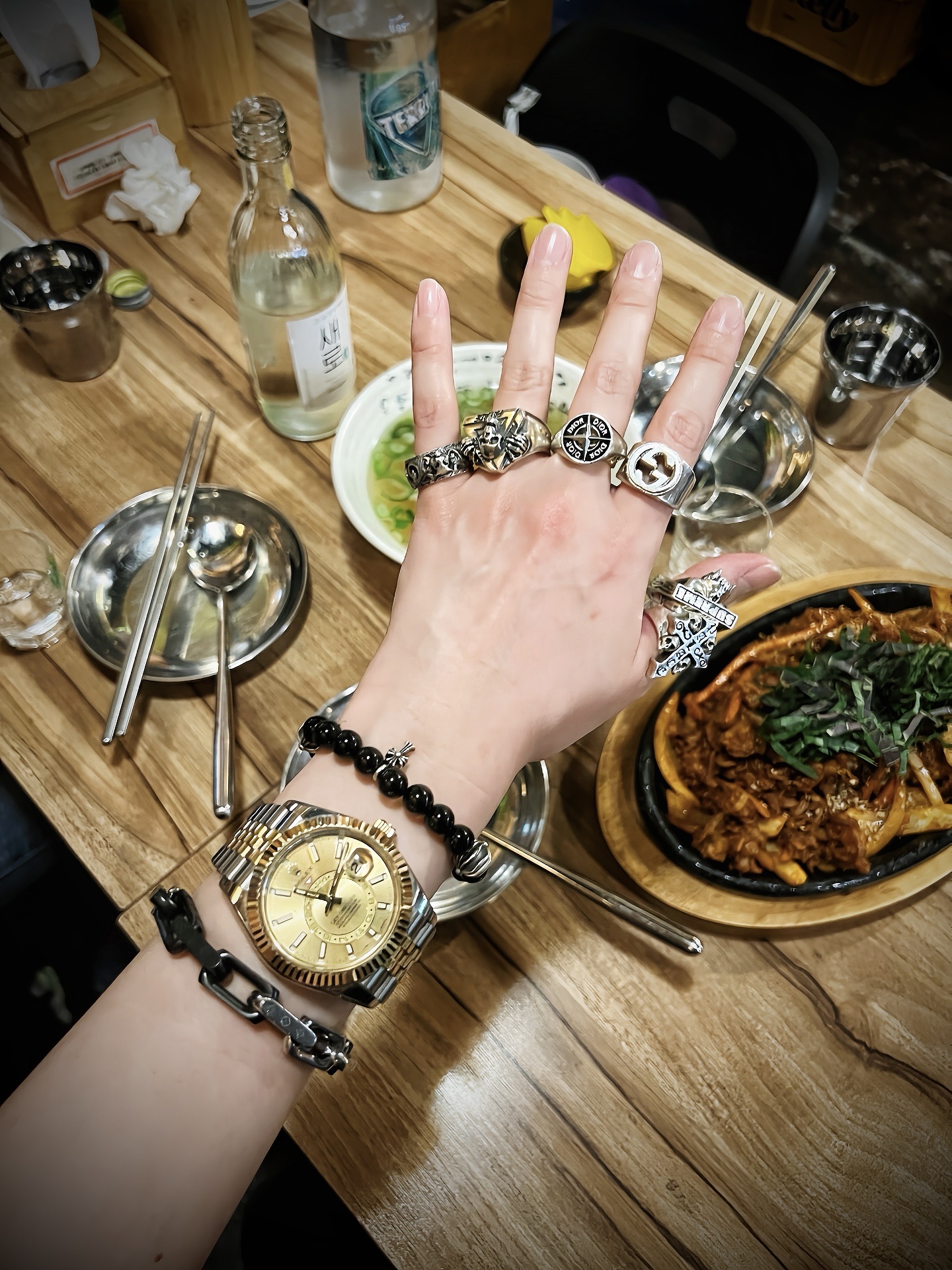 Rolex Sky-Dweller 42mm 326933 Champagne Jubilee, Louis Vuitton Monogram Chain Bracelet Silver Black 착용 스타일