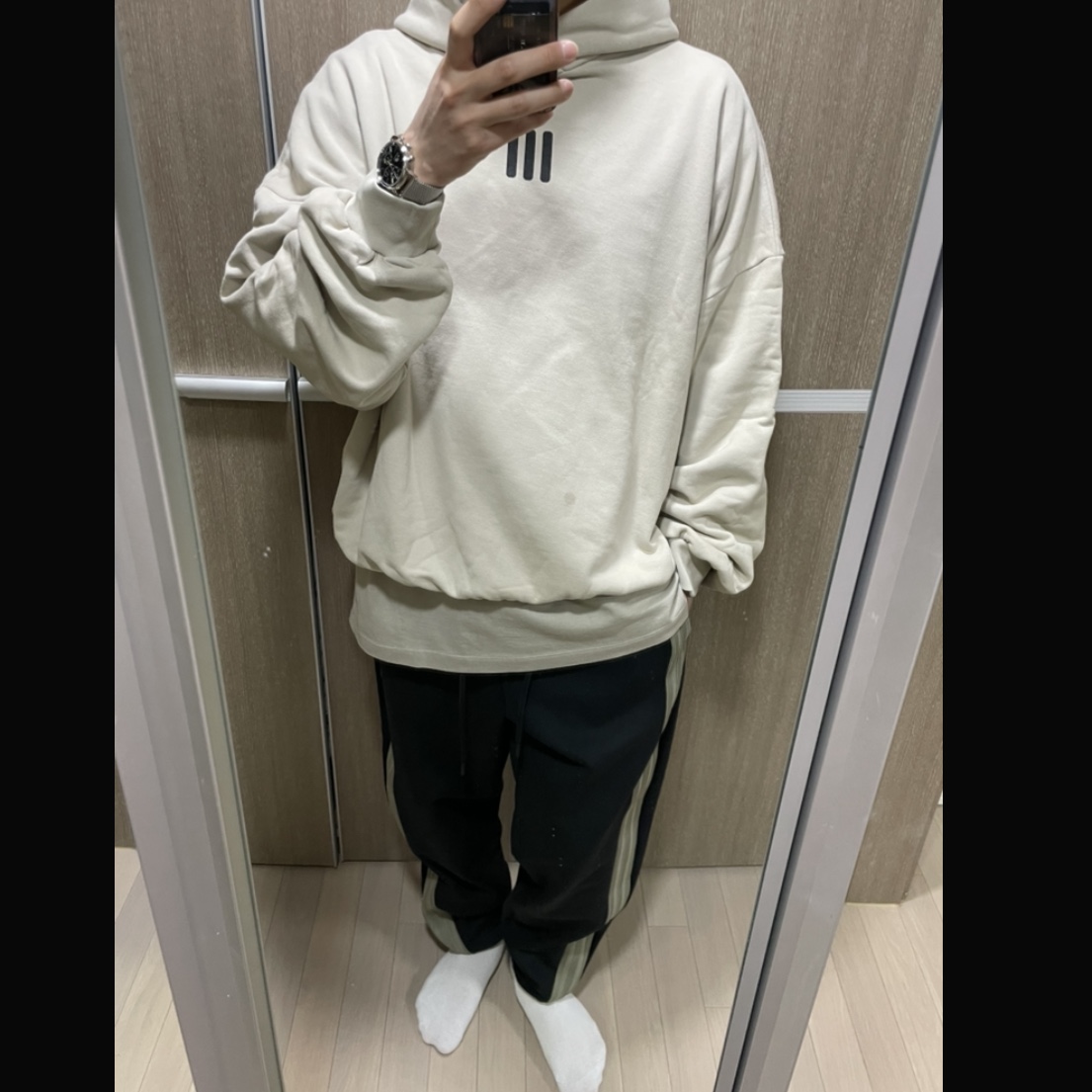 Adidas x Fear of God Athletics Bob Marley Hoodie Paris Sky, Essentials SS T-Shirt Seal - 23SS 착용 스타일