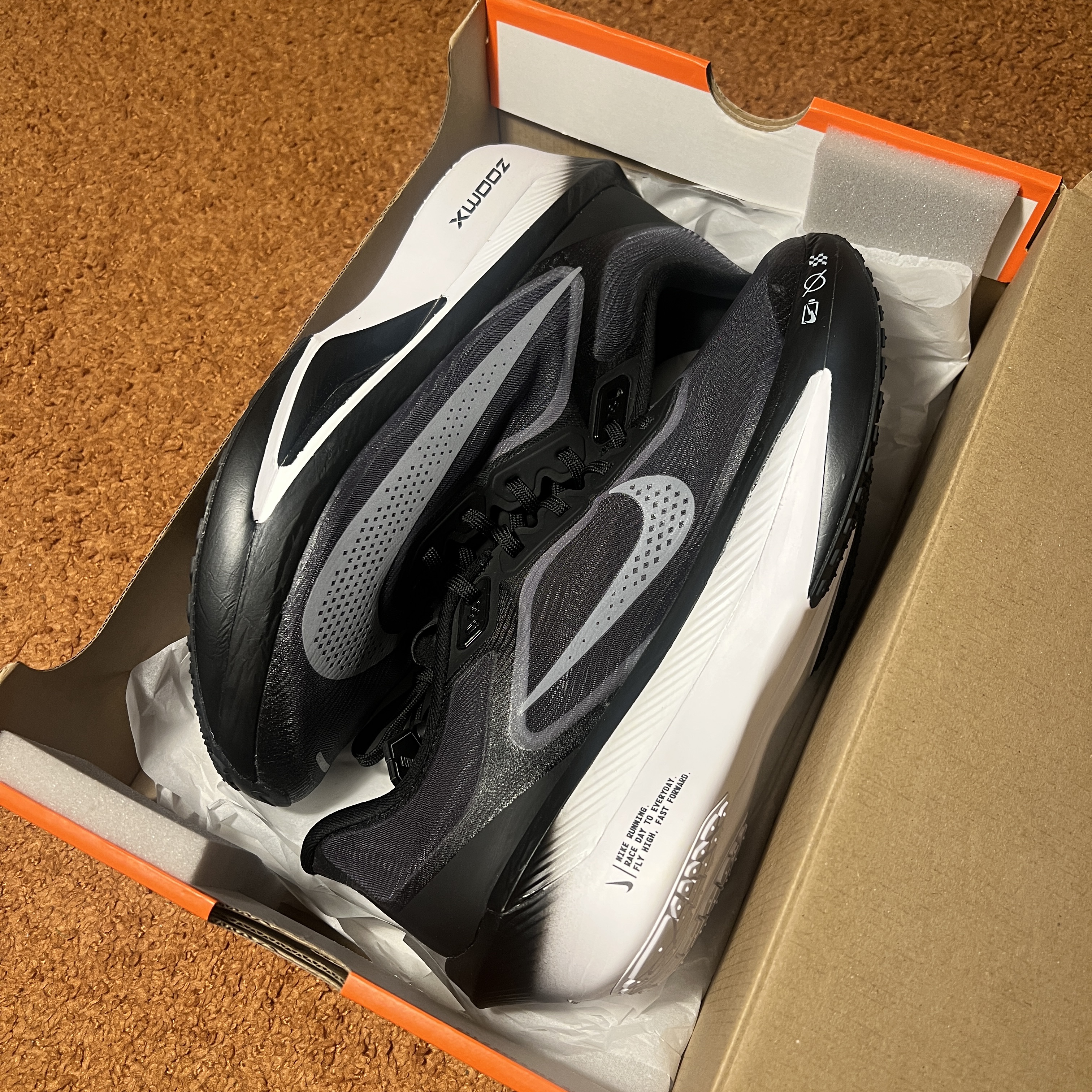 Nike Zoom Fly 6 Black Light Smoke Grey 착용 스타일