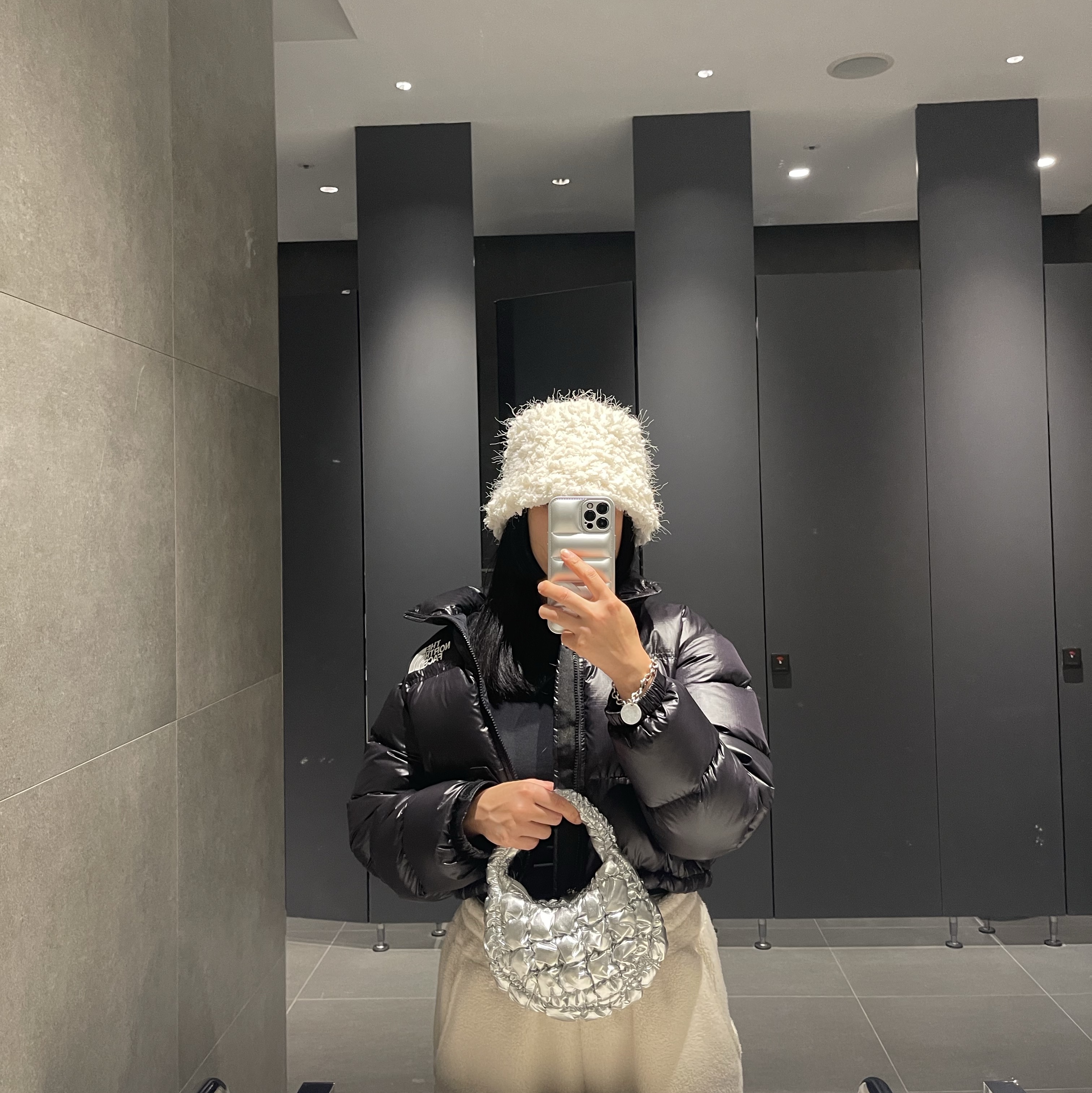 COS Quilted Micro Bag Silver 착용 스타일