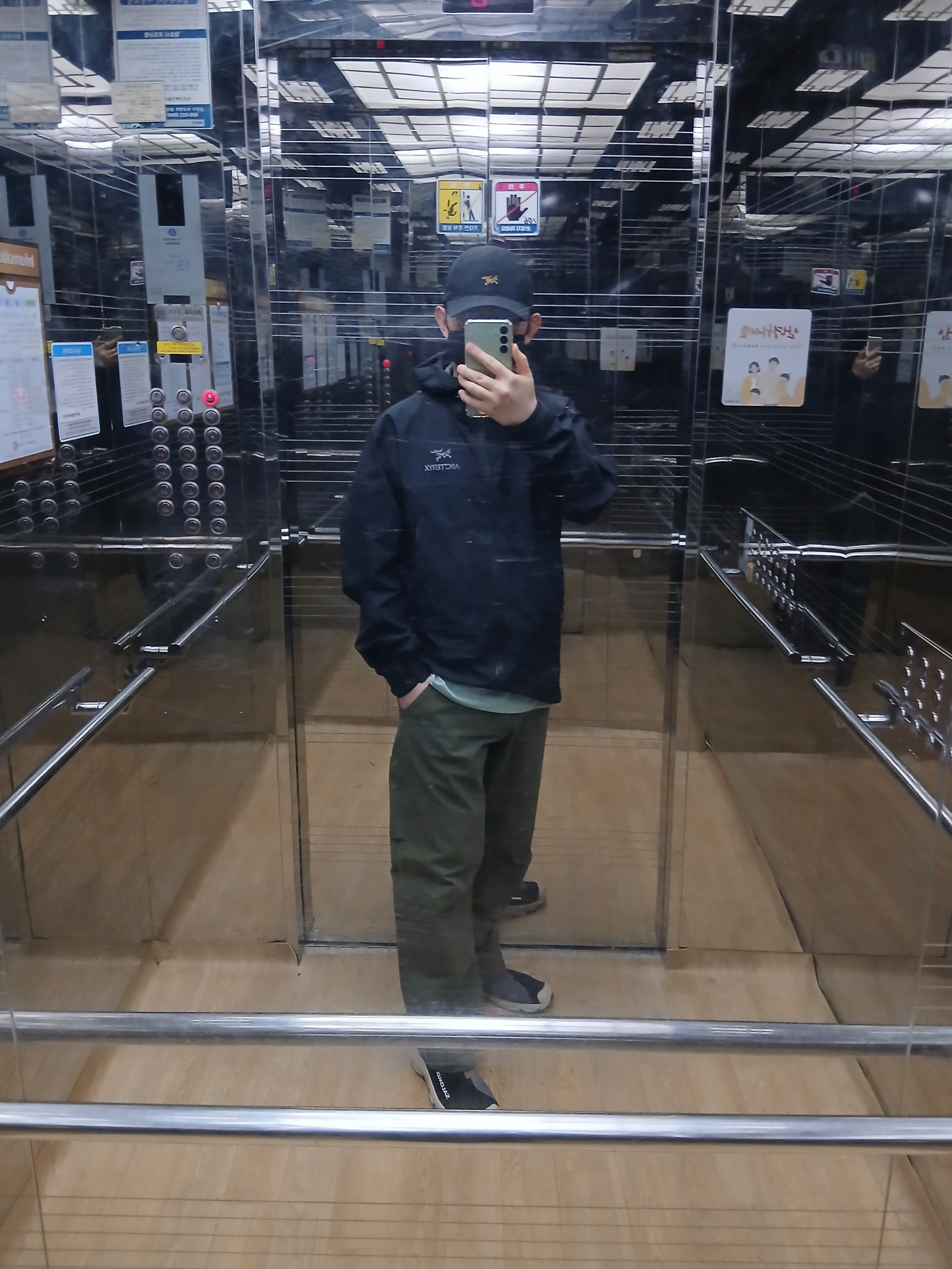 Arc'teryx Small Bird Cap Black, Arc'teryx Beta Jacket Black 착용 스타일 - 1