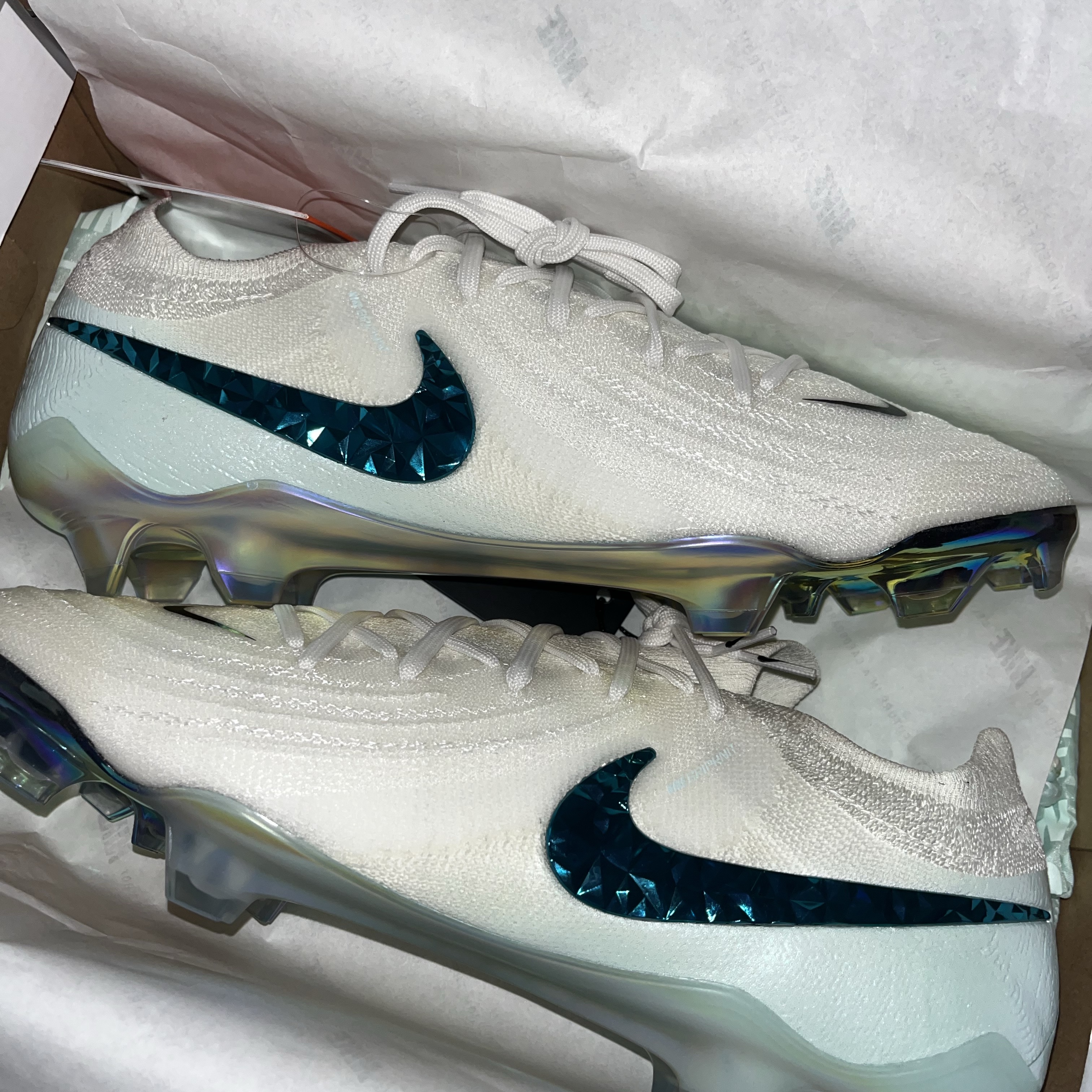 Nike Phantom GX 2 Elite LV8 FG White Multi Colour 착용 스타일