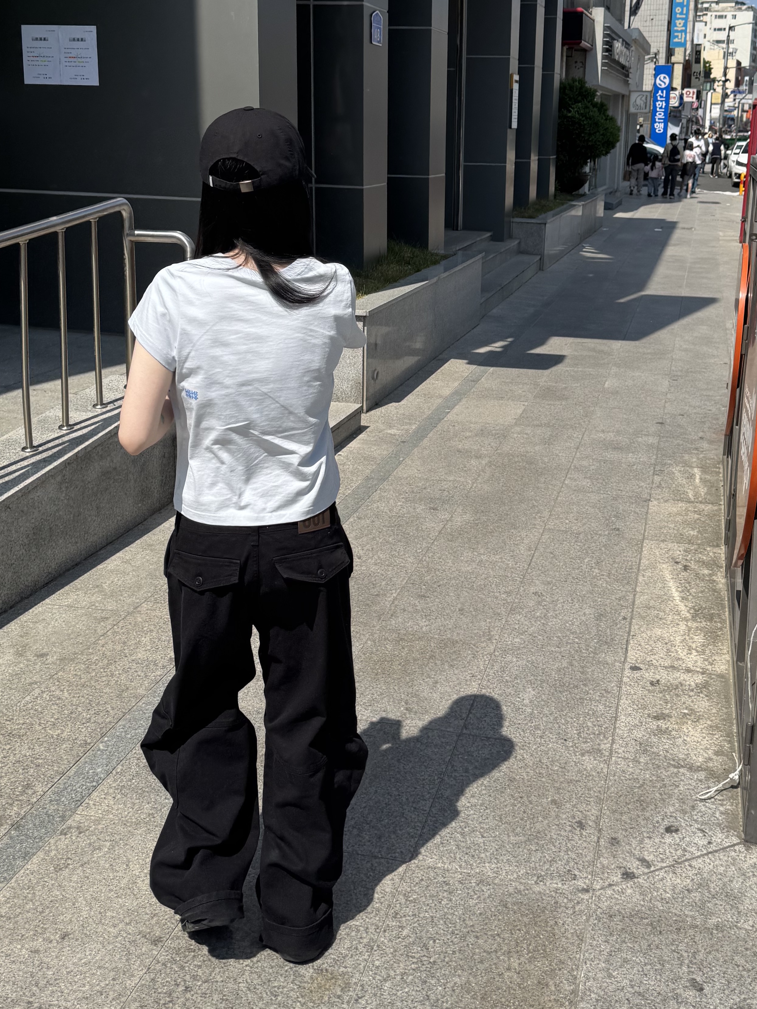 Asics GT-2160 Black Pure Silver, Sansan Gear Chan T-Shirt Ice Grey - 25SS 착용 스타일 - 3