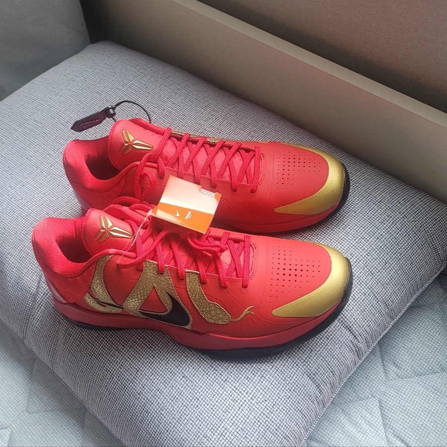 Nike Kobe 5 Protro Year of the Mamba University Red 착용 스타일