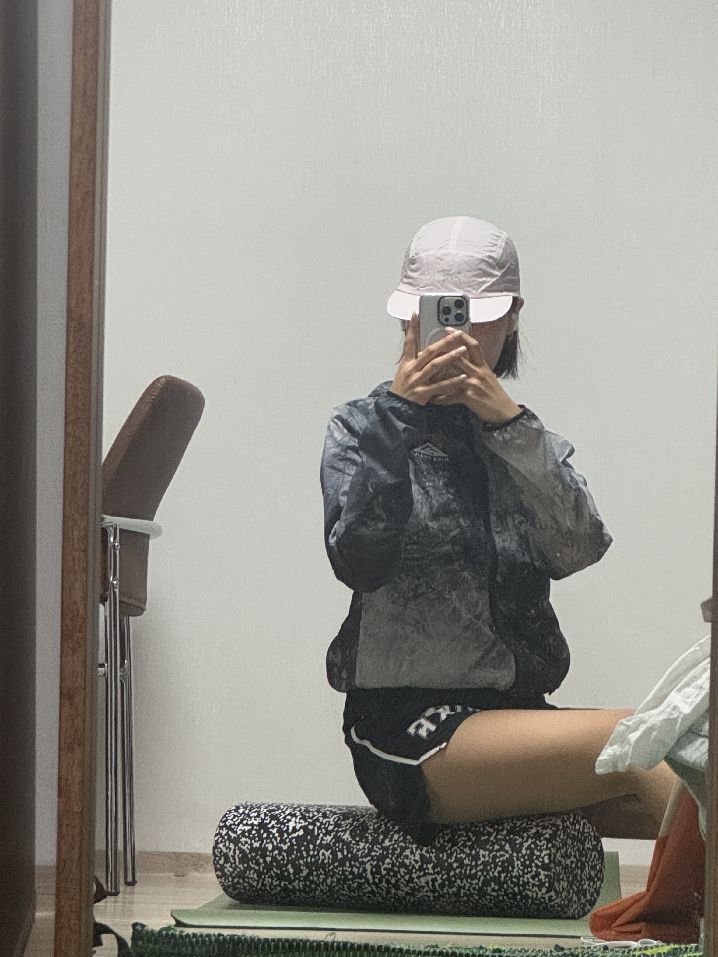 (W) Arc'teryx Norvan Regular Brim Hat Alpine Rose, (W) Nike Repel Trail Running Jacket Black Photon Dust - Asia 착용 스타일 - 2