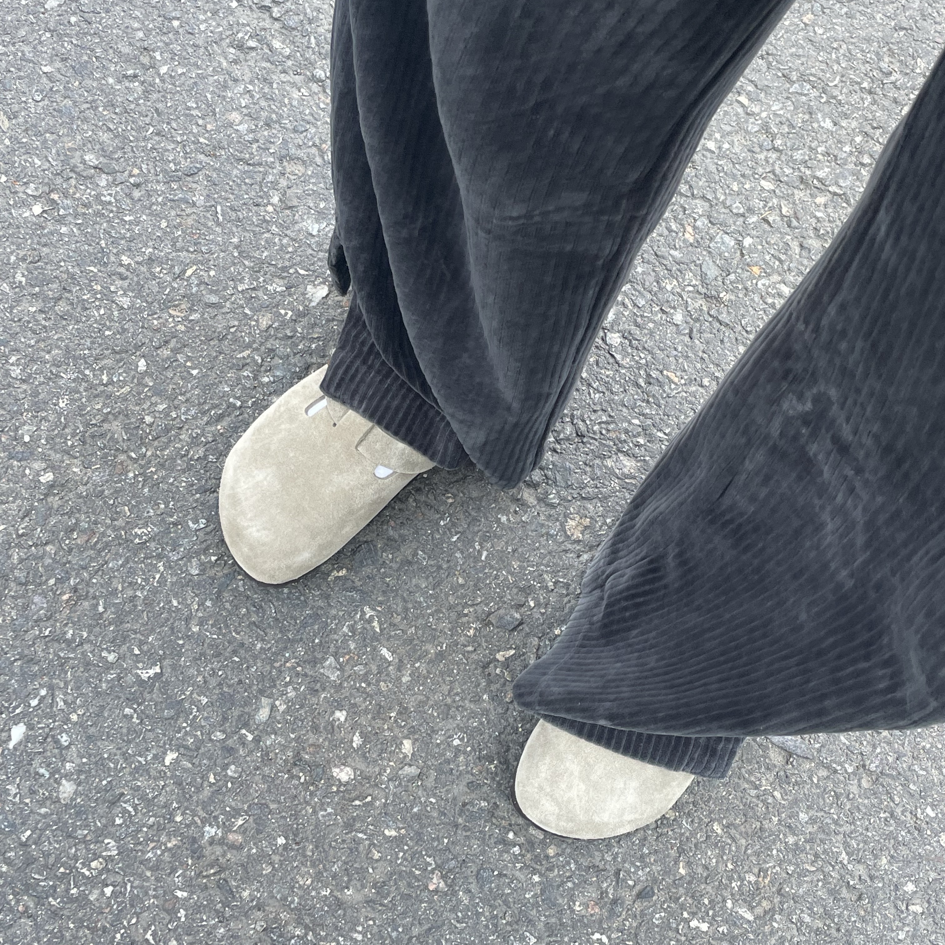 Birkenstock Boston Soft Footbed Taupe - Narrow 착용 스타일
