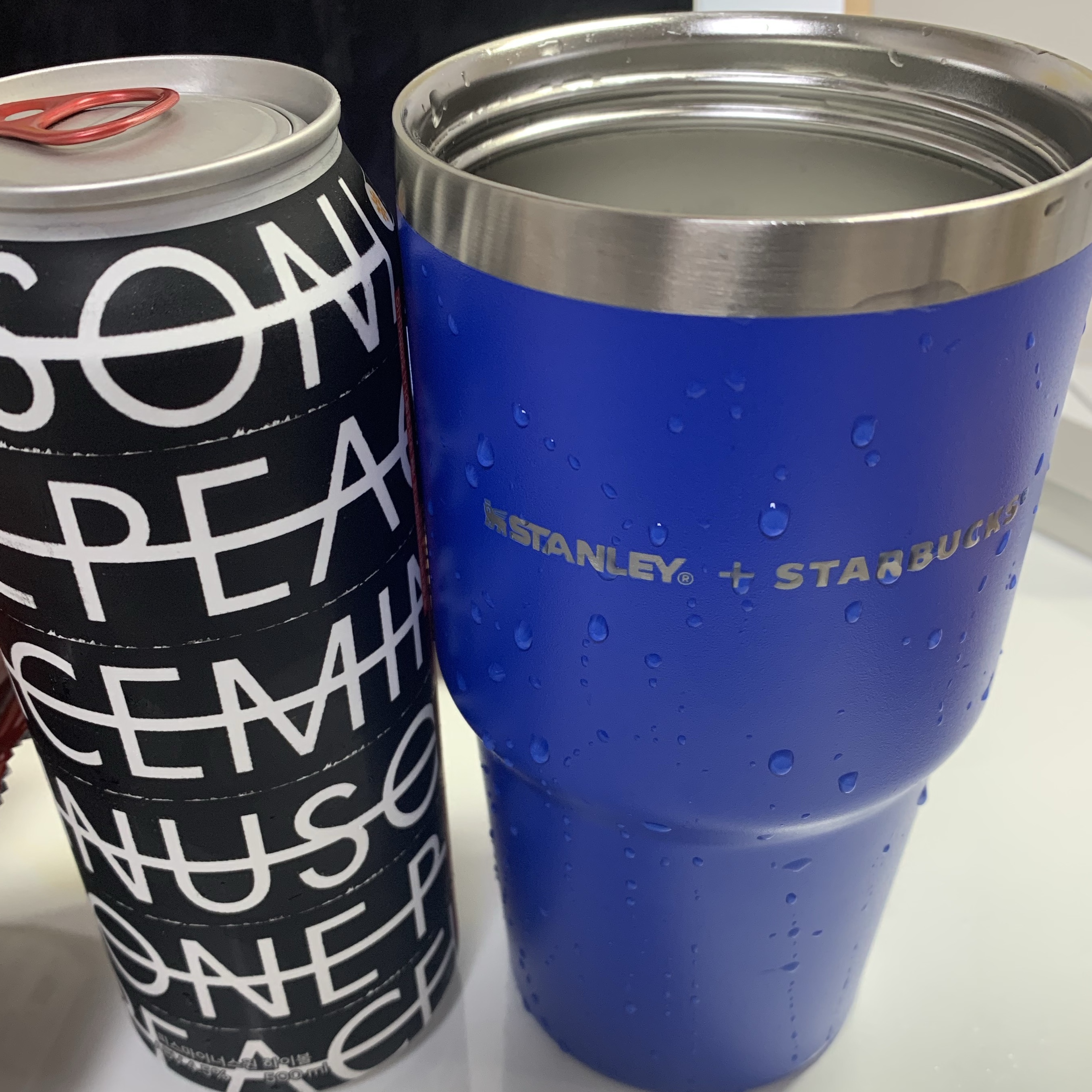 Stanley x Starbucks 23 SS Summer Hideout Quencher 591ml 착용 스타일
